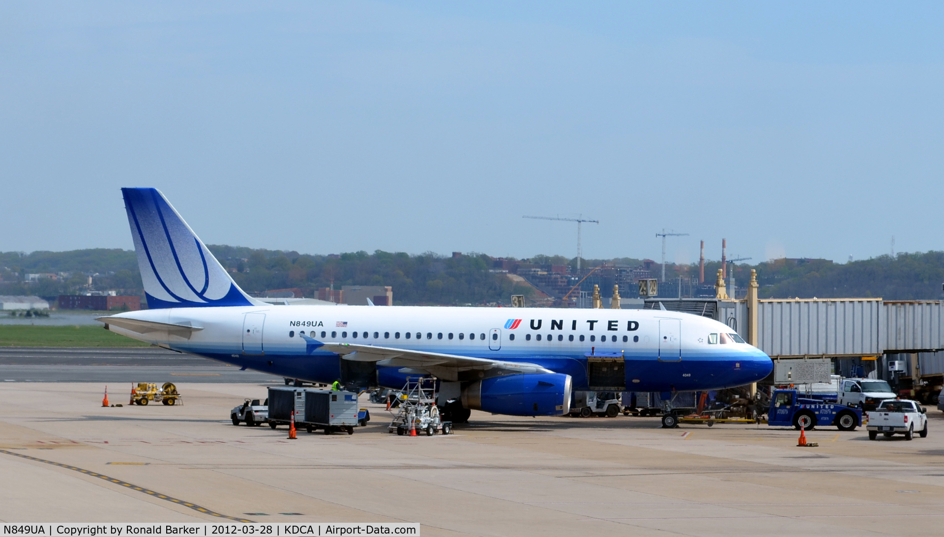 N849UA, 2002 Airbus A319-131 C/N 1649, DCA, VA