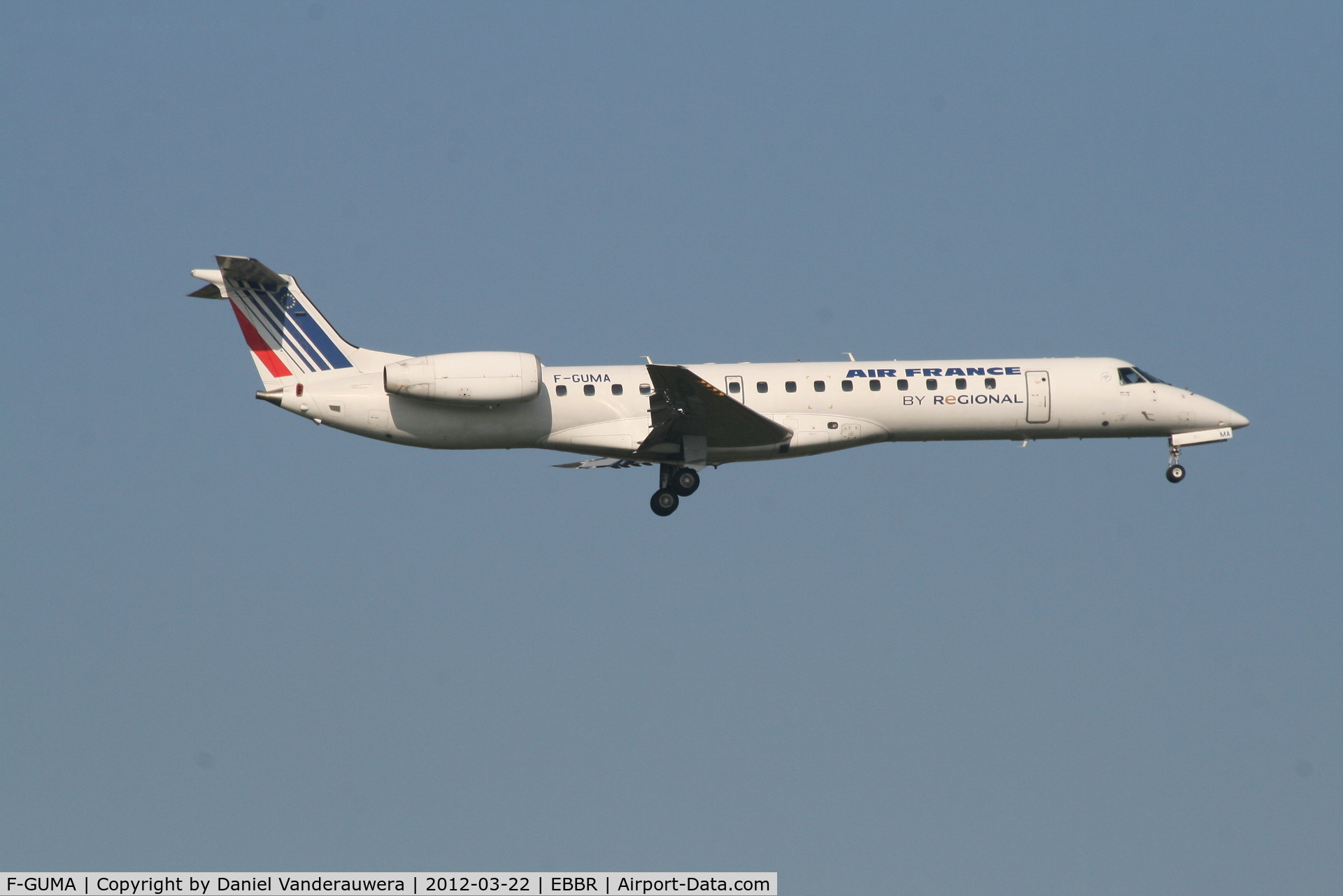 F-GUMA, 2001 Embraer EMB-145MP (ERJ-145MP) C/N 145405, Arrival of flight AF5402 to RWY 02