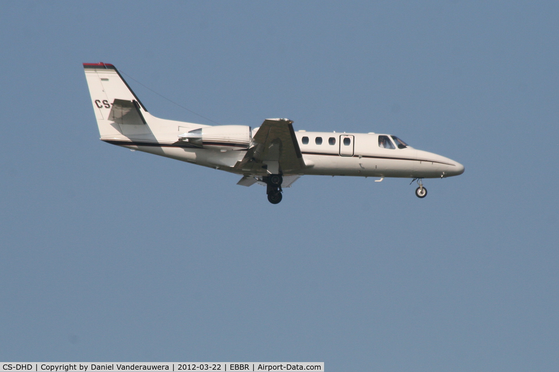 CS-DHD, 2002 Cessna 550B Citation Bravo C/N 550-1017, Descending to RWY 02