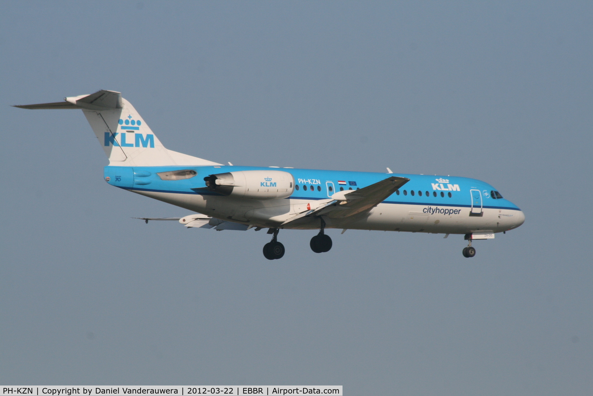 PH-KZN, 1995 Fokker 70 (F-28-0070) C/N 11553, Flight KL1723 is descending to RWY 02