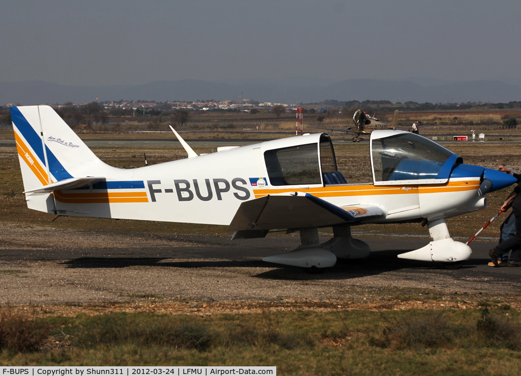 F-BUPS, Robin DR-400-140B Major C/N 852, Going outside from the hangar...