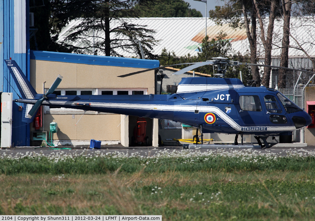 2104, Aérospatiale AS-350B-2 Ecureuil C/N 2104, Parked...