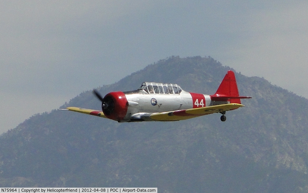 N75964, 1943 North American SNJ-4 Texan C/N 88-9830, Over the outer fence, coming in low