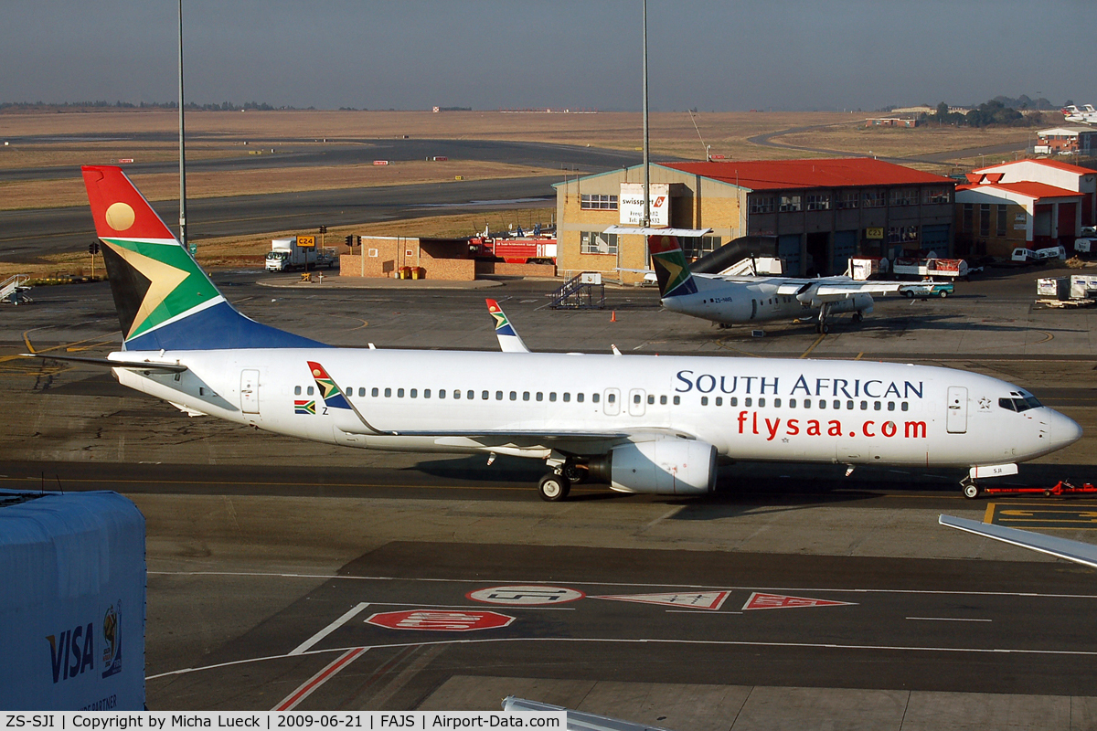 ZS-SJI, 2000 Boeing 737-85F C/N 30007, At Jo'burg