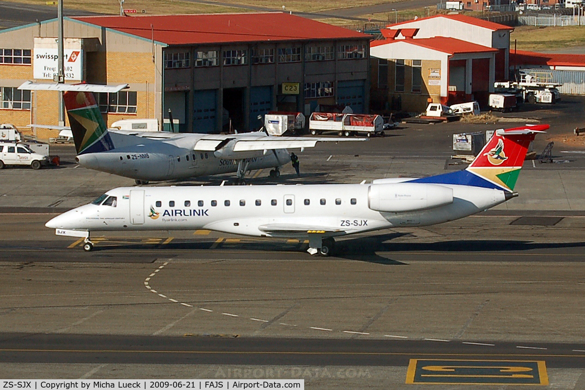 ZS-SJX, 2001 Embraer ERJ-135LR (EMB-135LR) C/N 145428, At Jo'burg
