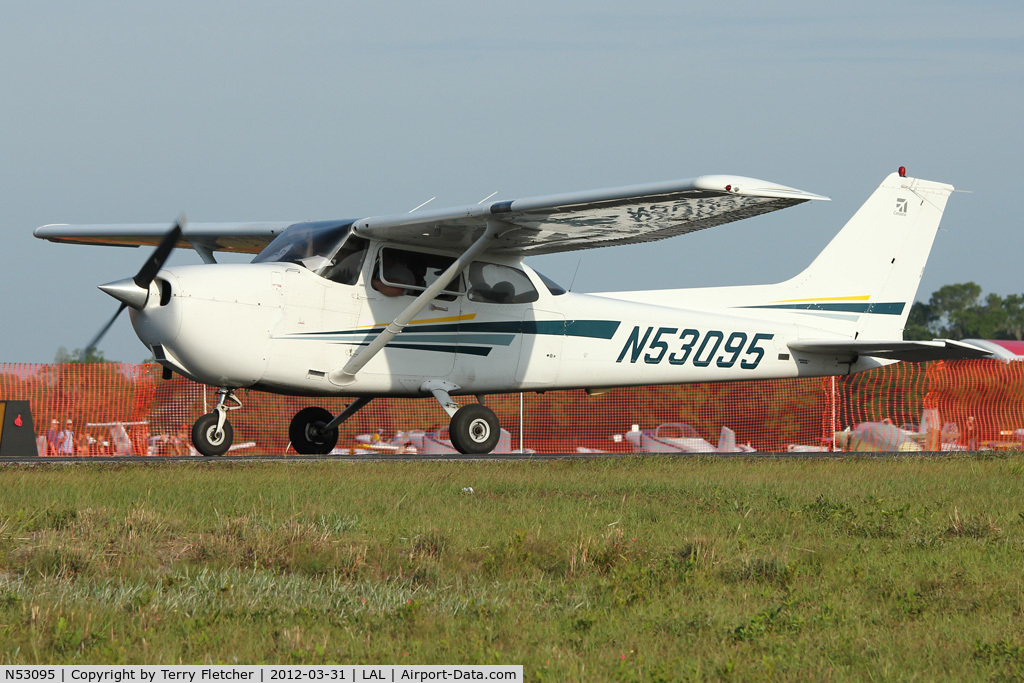 N53095, 2002 Cessna 172S C/N 172S9275, 2002 Cessna 172S, c/n: 172S9275 at 2012 Sun N Fun