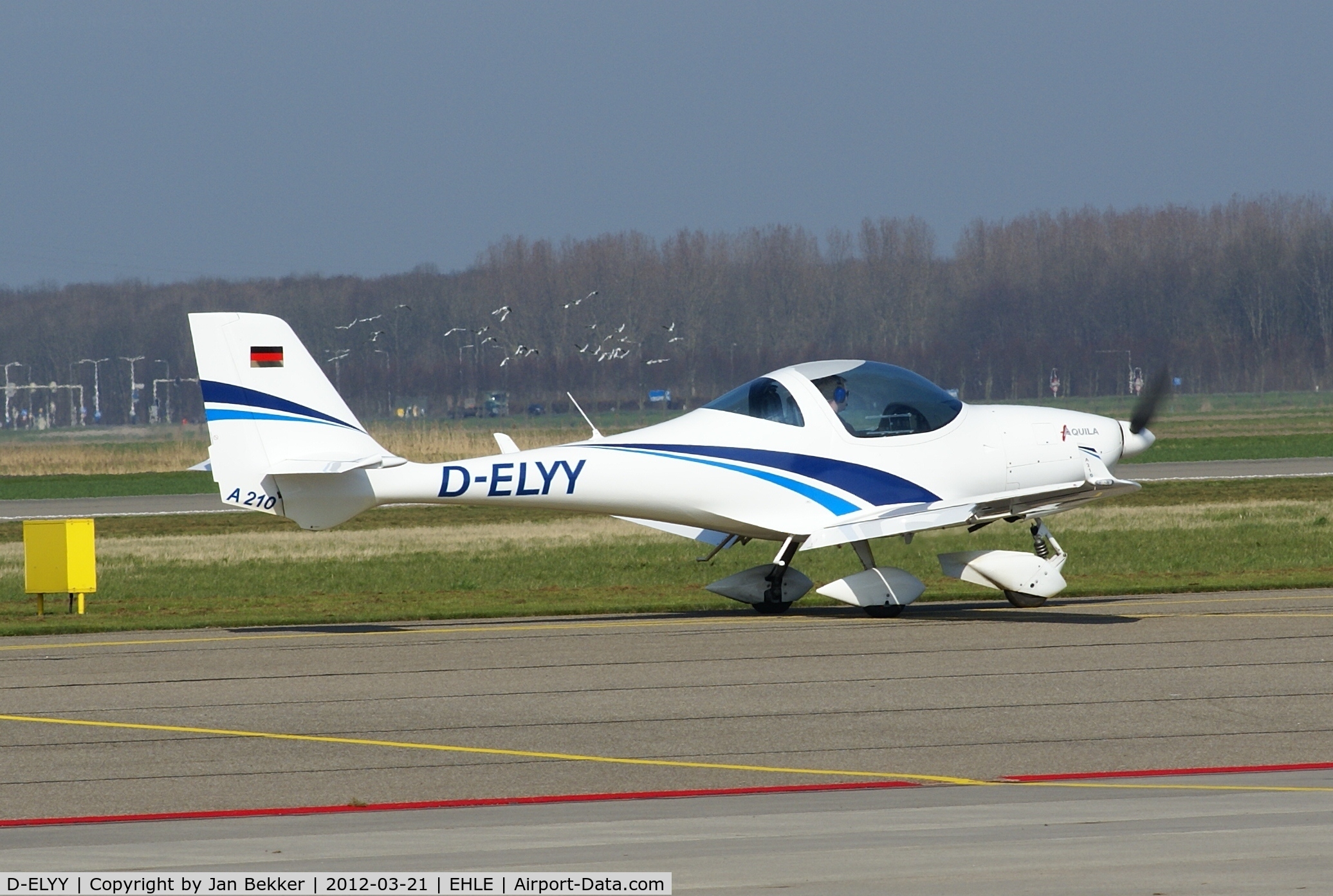 D-ELYY, Aquila A210 (AT01) C/N Not found D-ELYY, Lelystad Airport