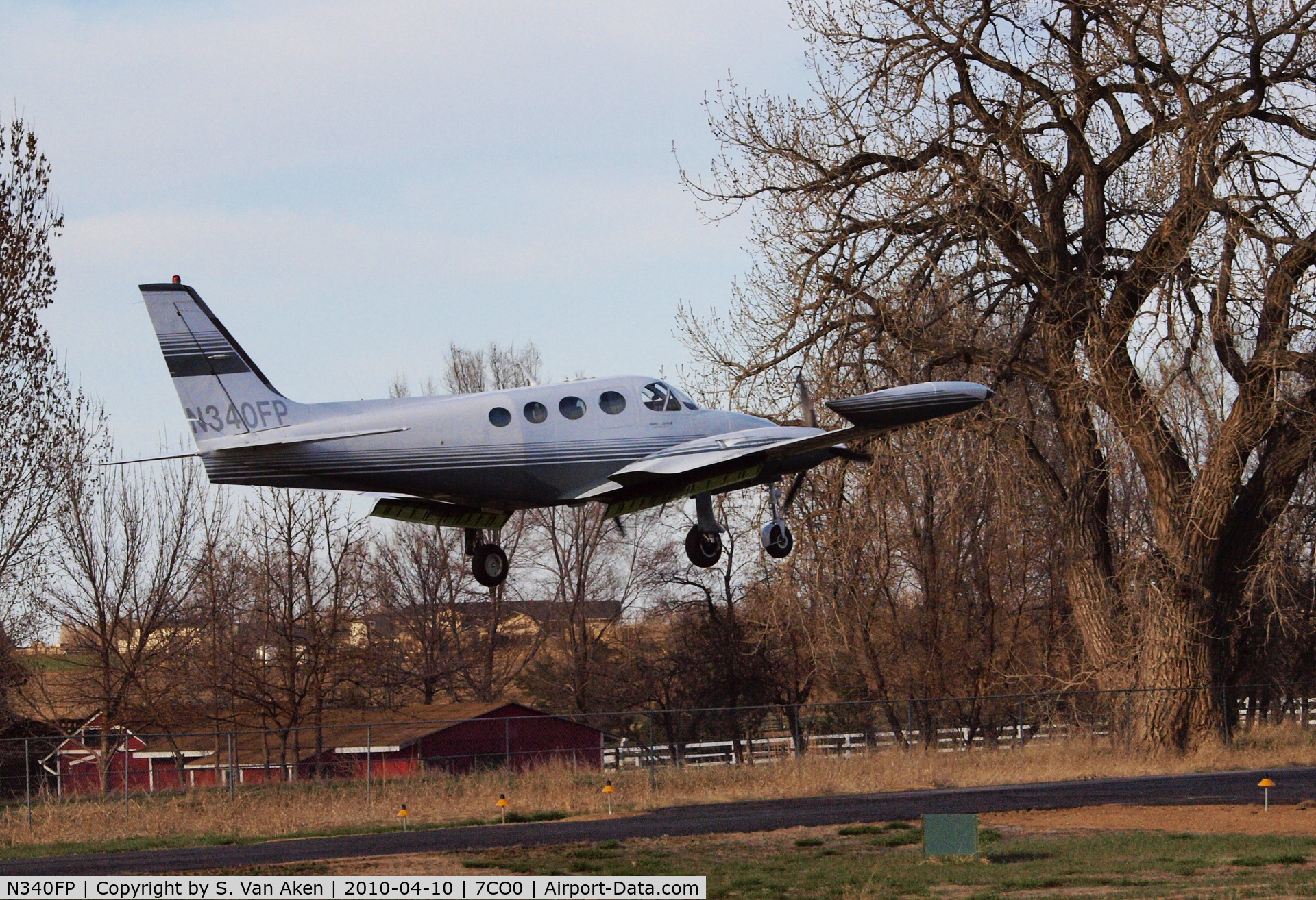 N340FP, Cessna 340A C/N 340A0298, landing Erie, CO