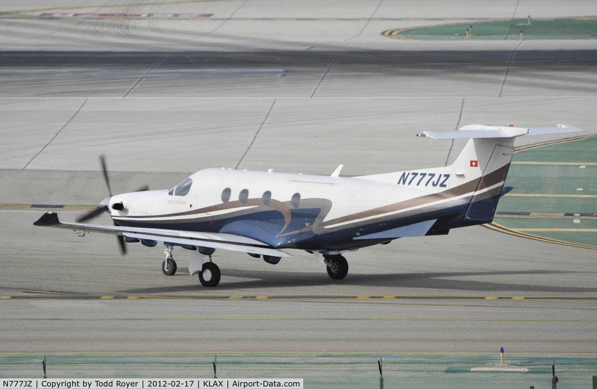 N777JZ, 2007 Pilatus PC-12/47 C/N 817, Taxiing for Departure at LAX