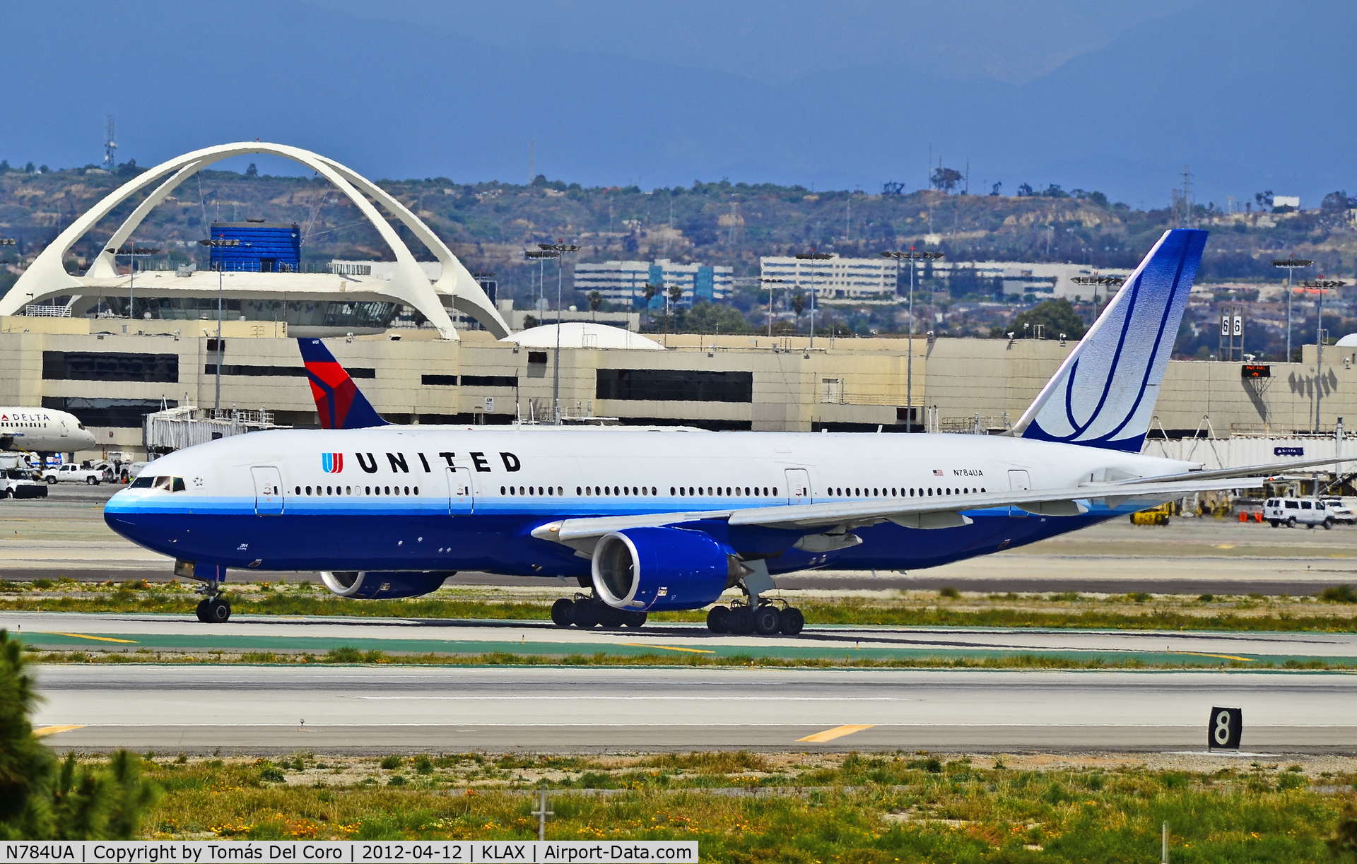 N784UA, 1997 Boeing 777-222/ER C/N 26951, N784UA United Airlines Boeing 777-222/ER / 2984 (cn 26951/69)

Los Angeles International Airport (IATA: LAX, ICAO: KLAX, FAA LID: LAX)
TDelCoro
April 12, 2012