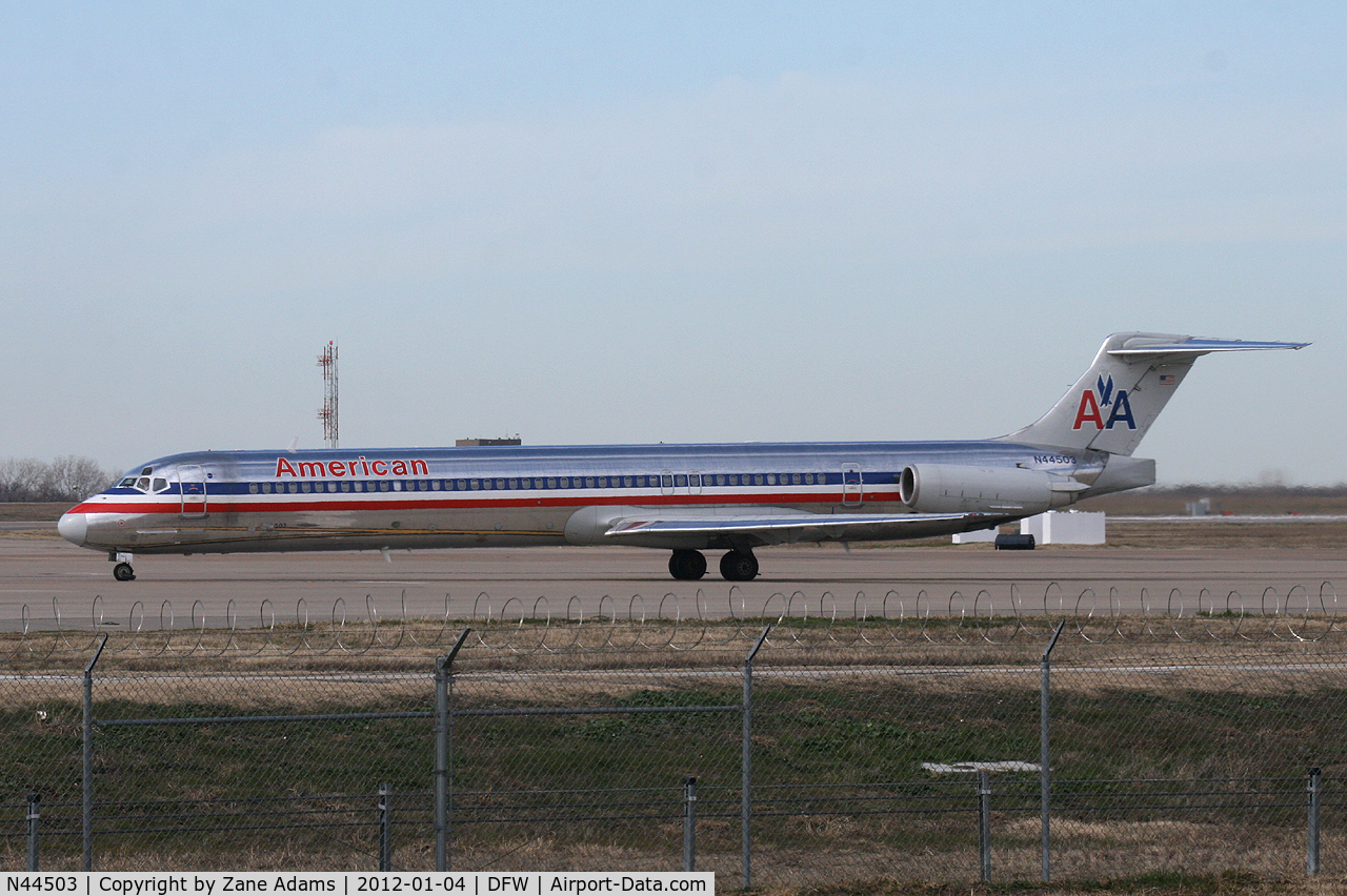 N44503, 1989 McDonnell Douglas MD-82 (DC-9-82) C/N 49797, At DFW Airport