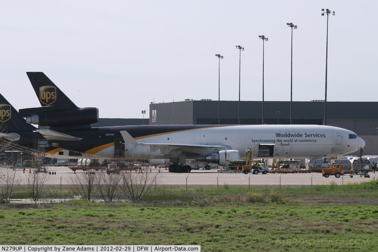N279UP, 1994 McDonnell Douglas MD-11 C/N 48573, At DFW Airport