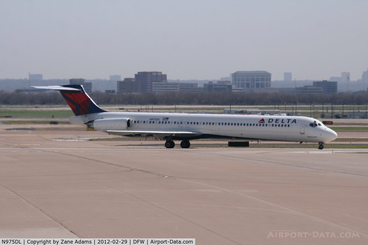 N975DL, 1991 McDonnell Douglas MD-88 C/N 53243, At DFW Airport