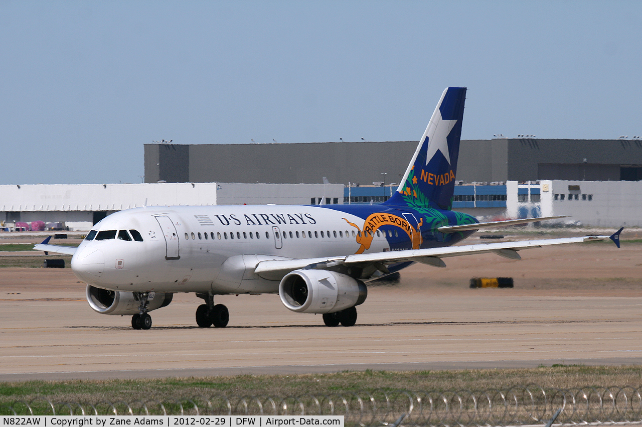 N822AW, 2000 Airbus A319-132 C/N 1410, At DFW Airport