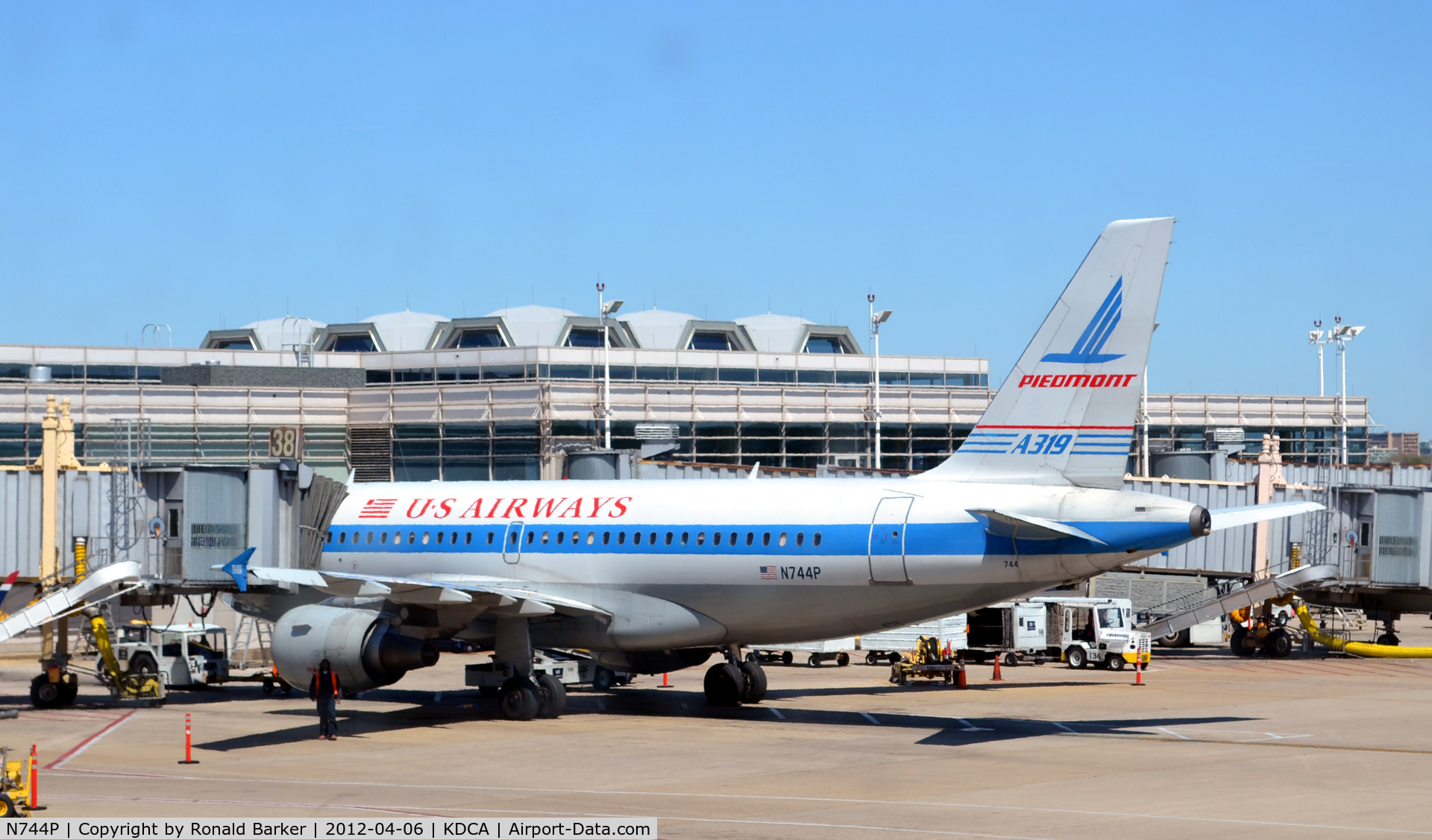 N744P, 2000 Airbus A319-112 C/N 1287, DCA, VA