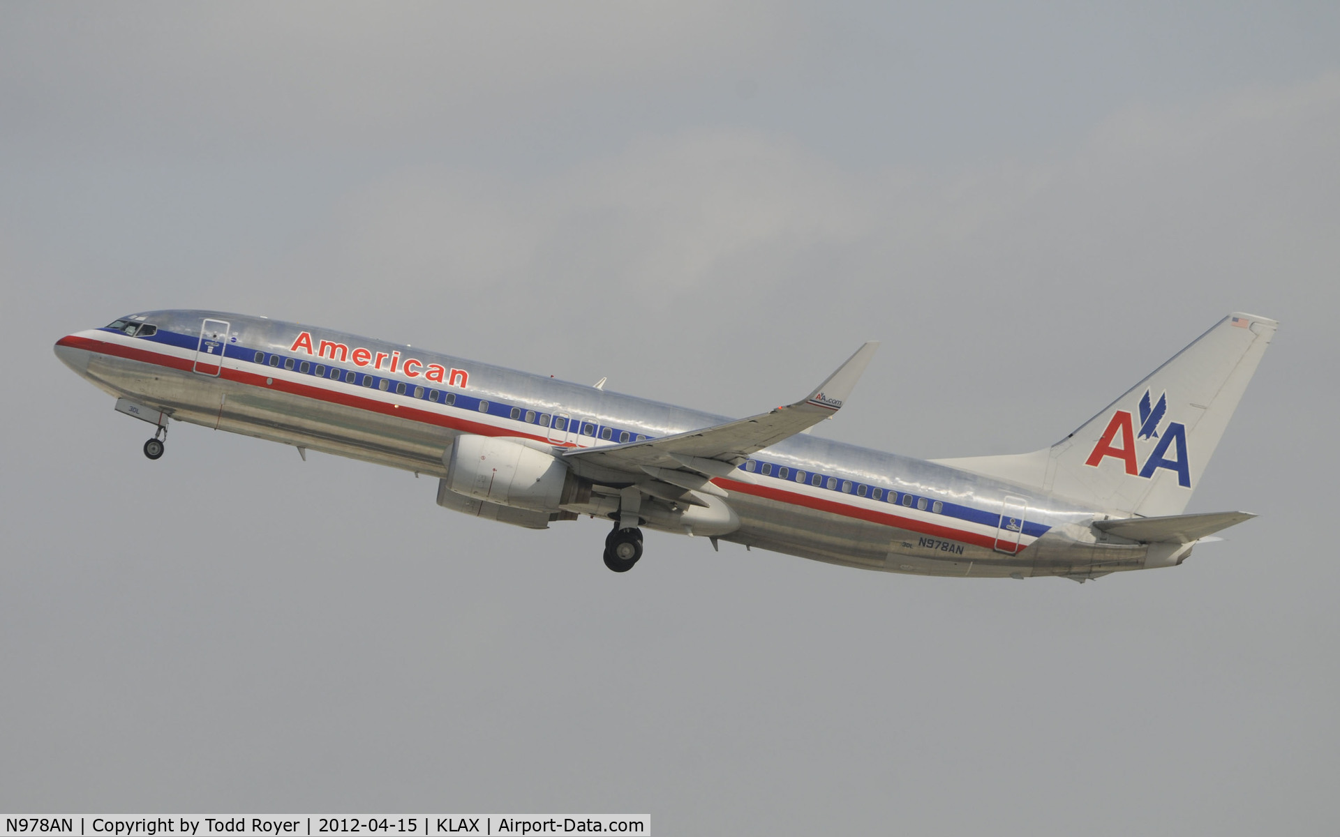 N978AN, 2001 Boeing 737-823 C/N 30100, Departing LAX on 25R