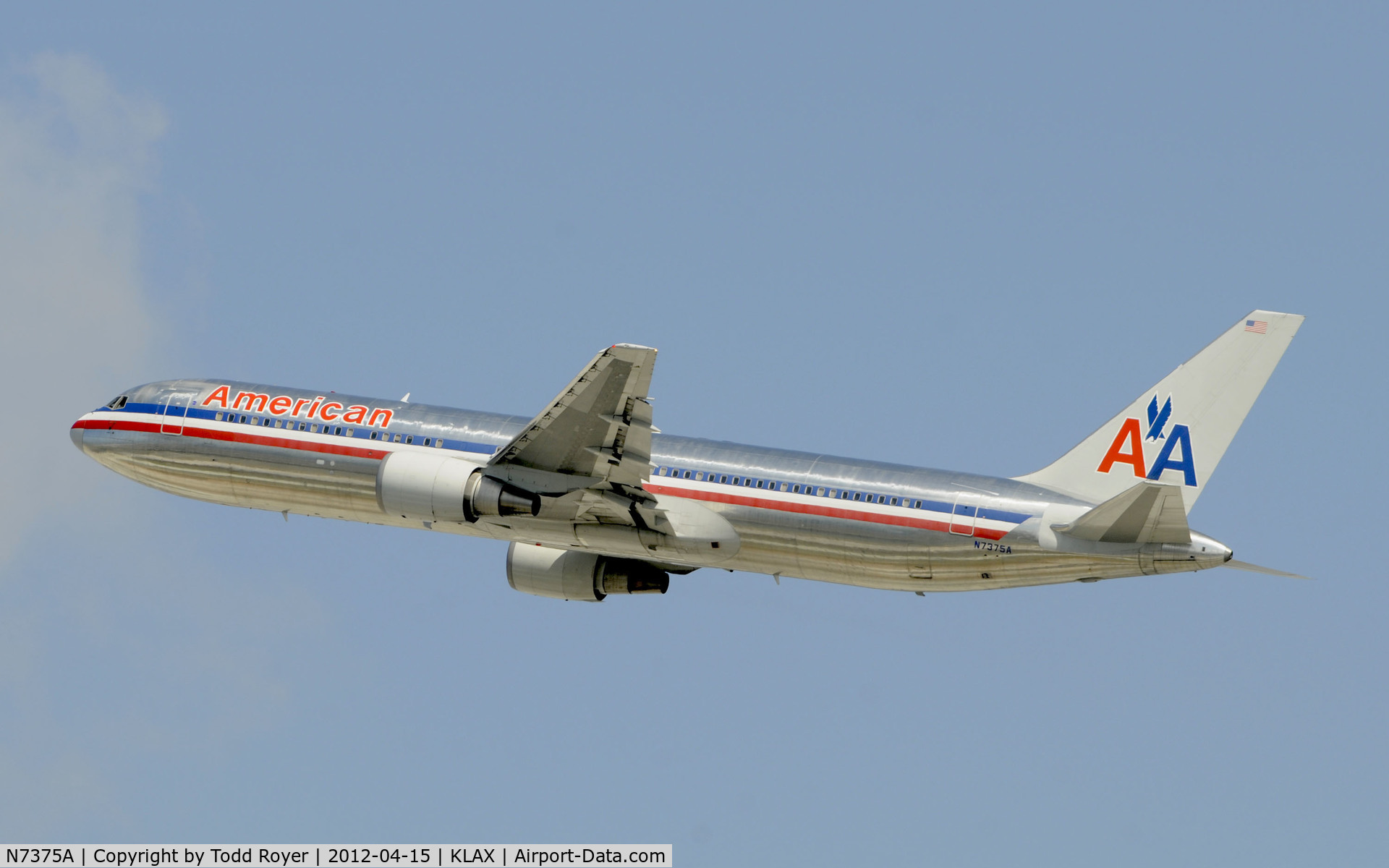 N7375A, 1992 Boeing 767-323 C/N 25202, Departing LAX on 25R