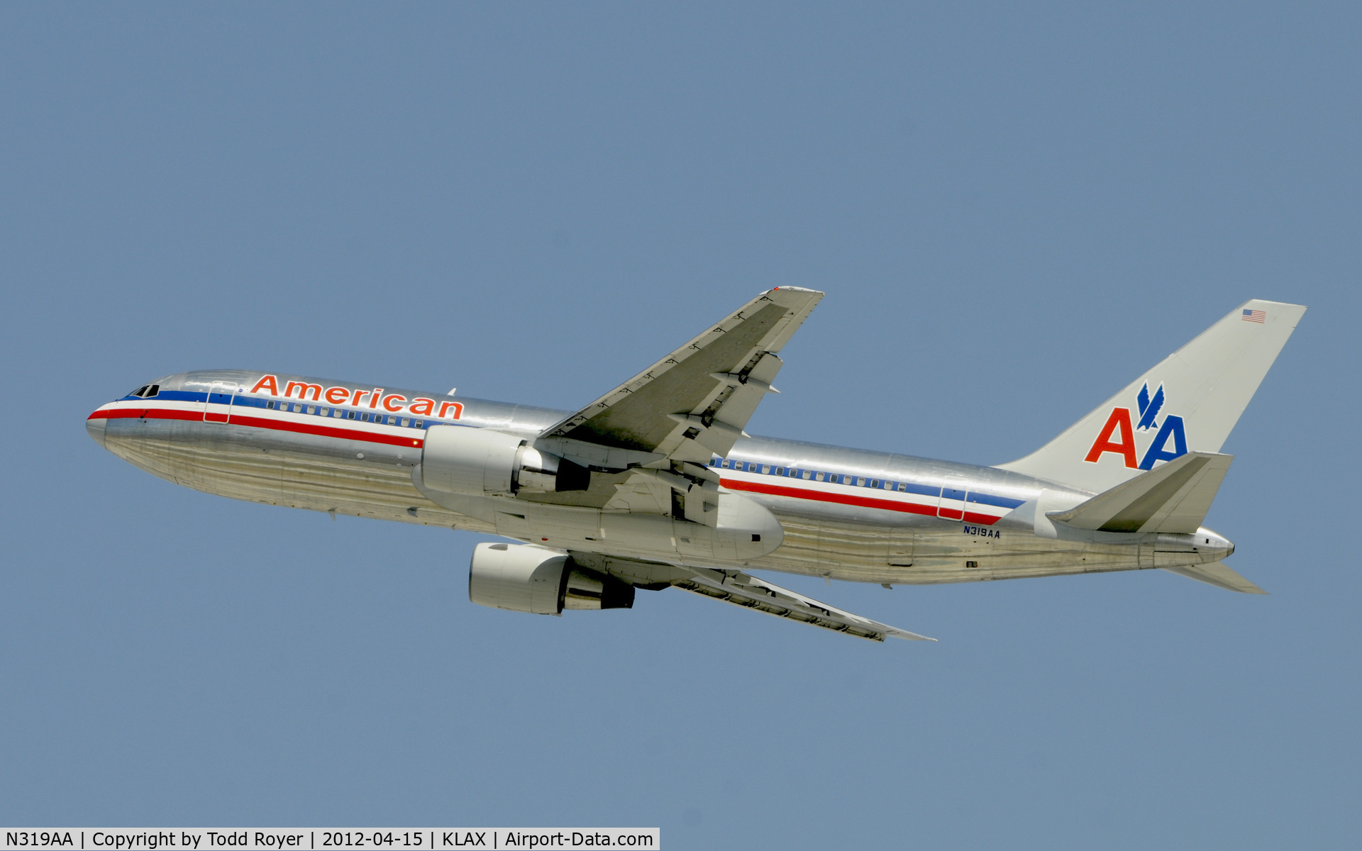 N319AA, 1985 Boeing 767-223 C/N 22320, Departing LAX on 25R