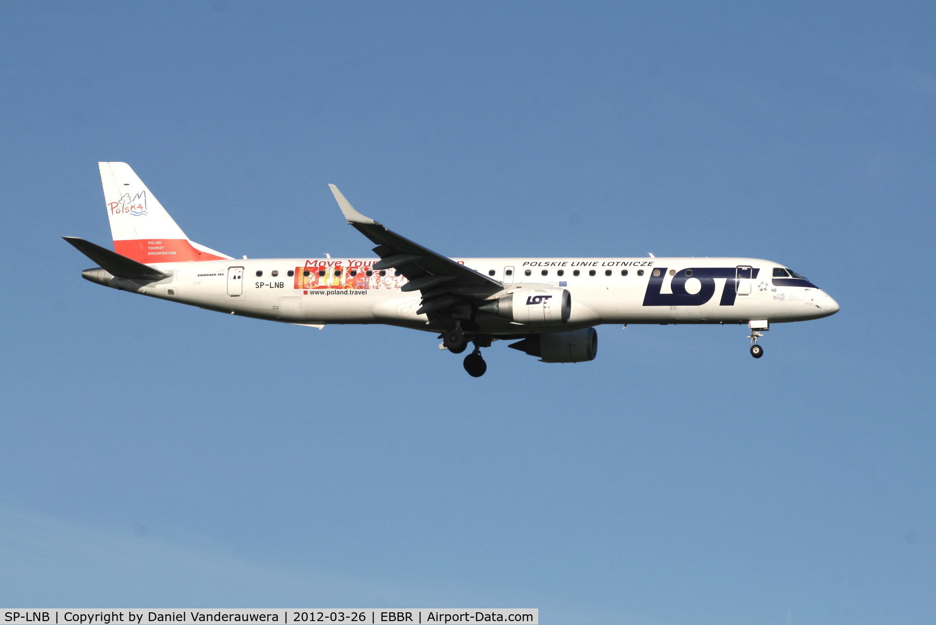 SP-LNB, 2011 Embraer 195LR (ERJ-190-200LR) C/N 19000444, Arrival of flight LO235 to RWY 02