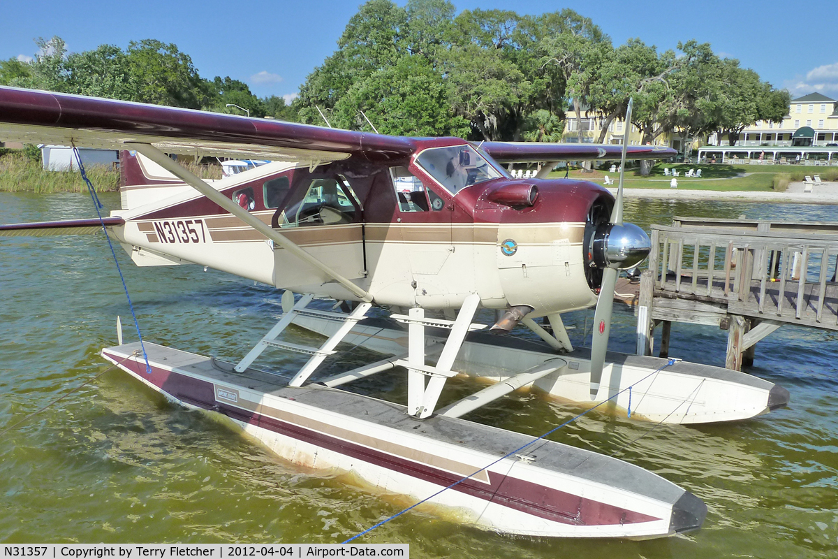 N31357, 1957 De Havilland Canada DHC-2 Beaver Mk.1 C/N 1126, Operated by Lake Country Air Service - based in Duluth in the summer - in Winter aircraft moves to warmer locations to offer sightseeing opportunities - photo at dock on Lake Dora , Florida