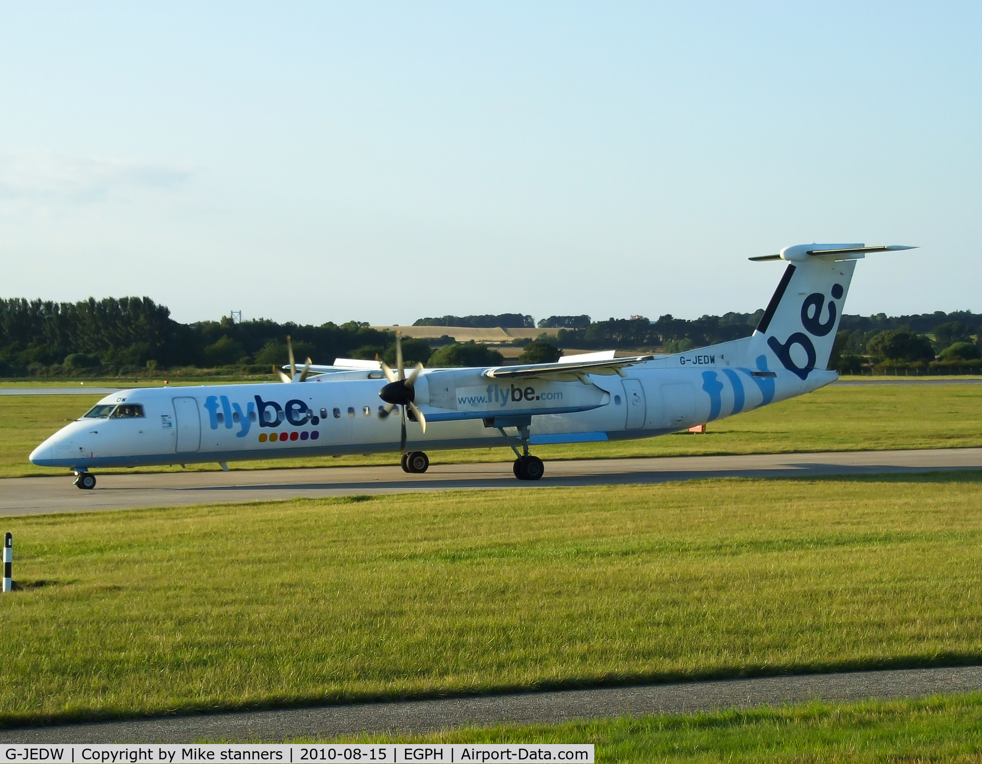 G-JEDW, 2004 De Havilland Canada DHC-8-402Q Dash 8 C/N 4093, 