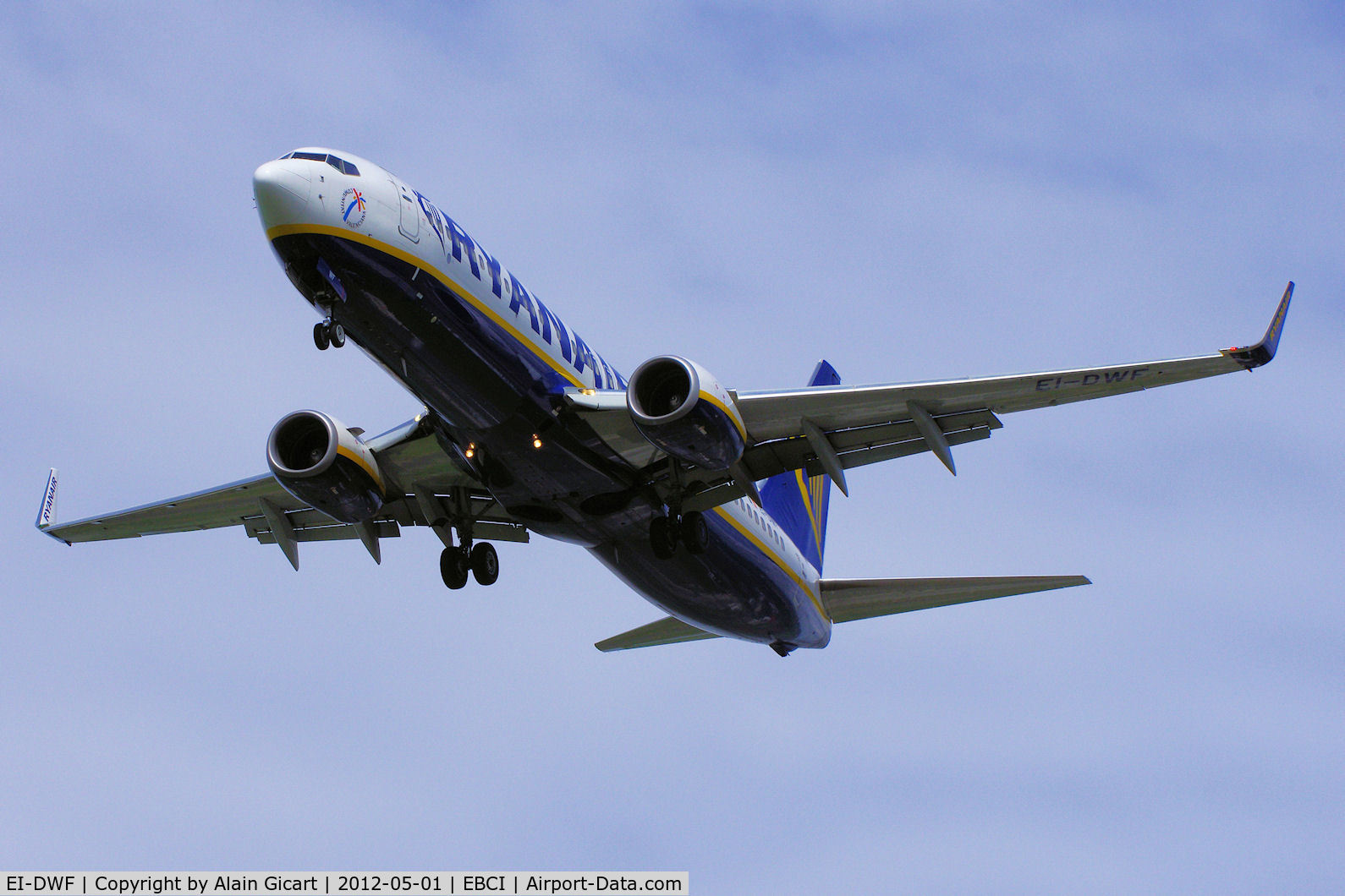 EI-DWF, 2007 Boeing 737-8AS C/N 33619, Landing