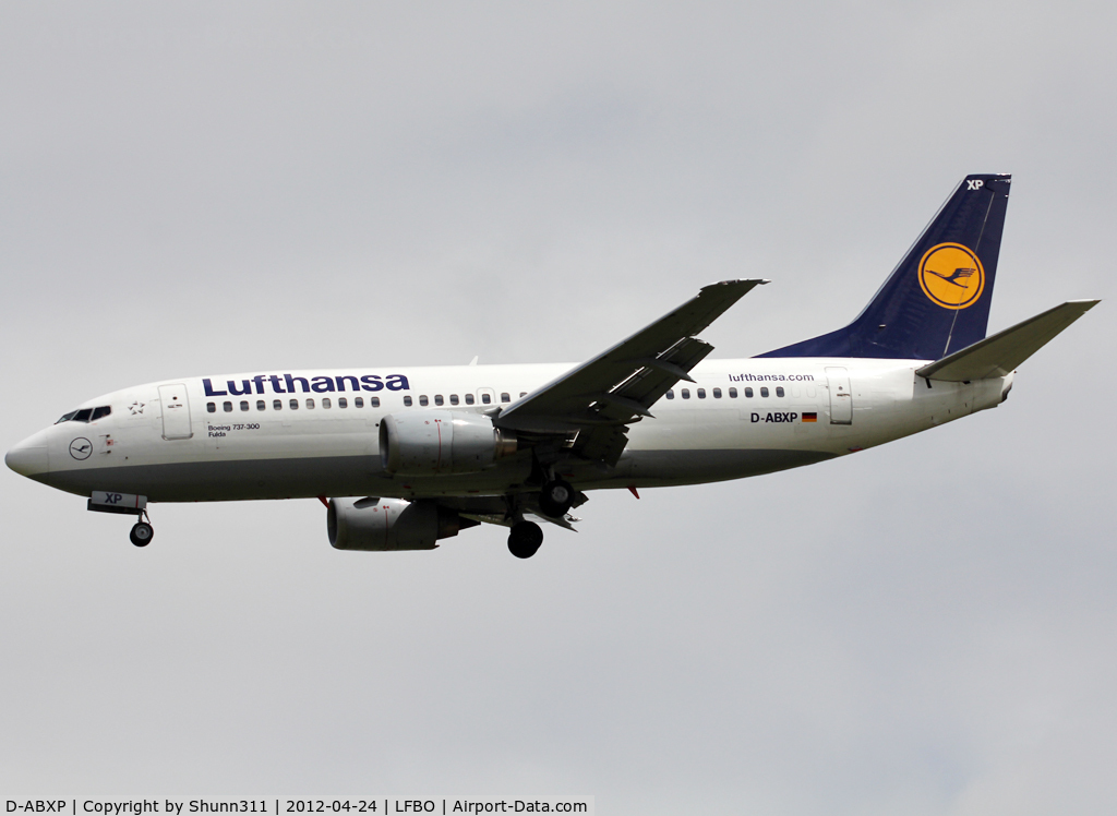 D-ABXP, 1988 Boeing 737-330 C/N 23874, Landing rwy 32L... Additional 'Lufthansa.com' titles on the rear fuselage