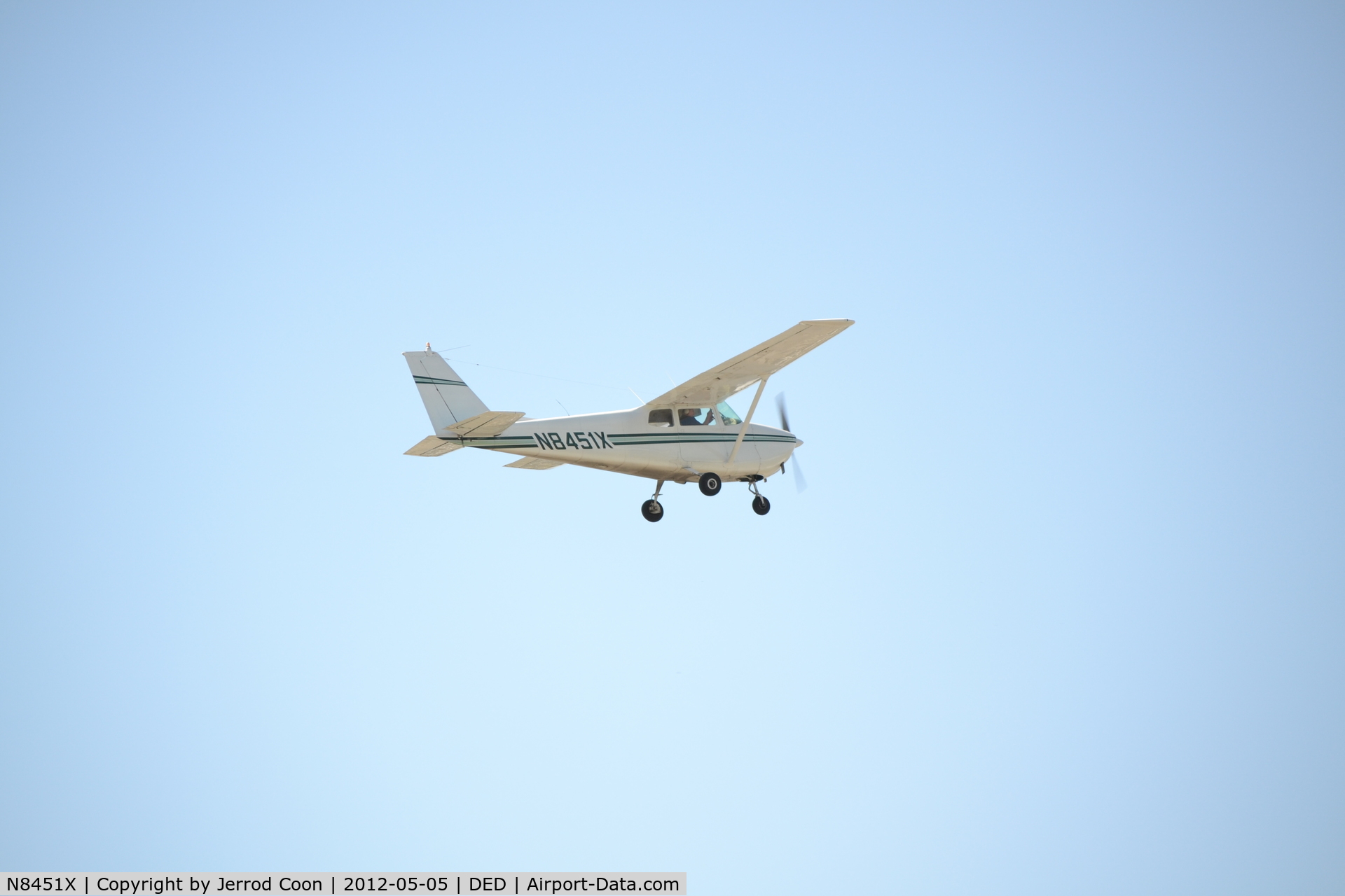 N8451X, 1961 Cessna 172C C/N 17248951, Cessna 172C climb