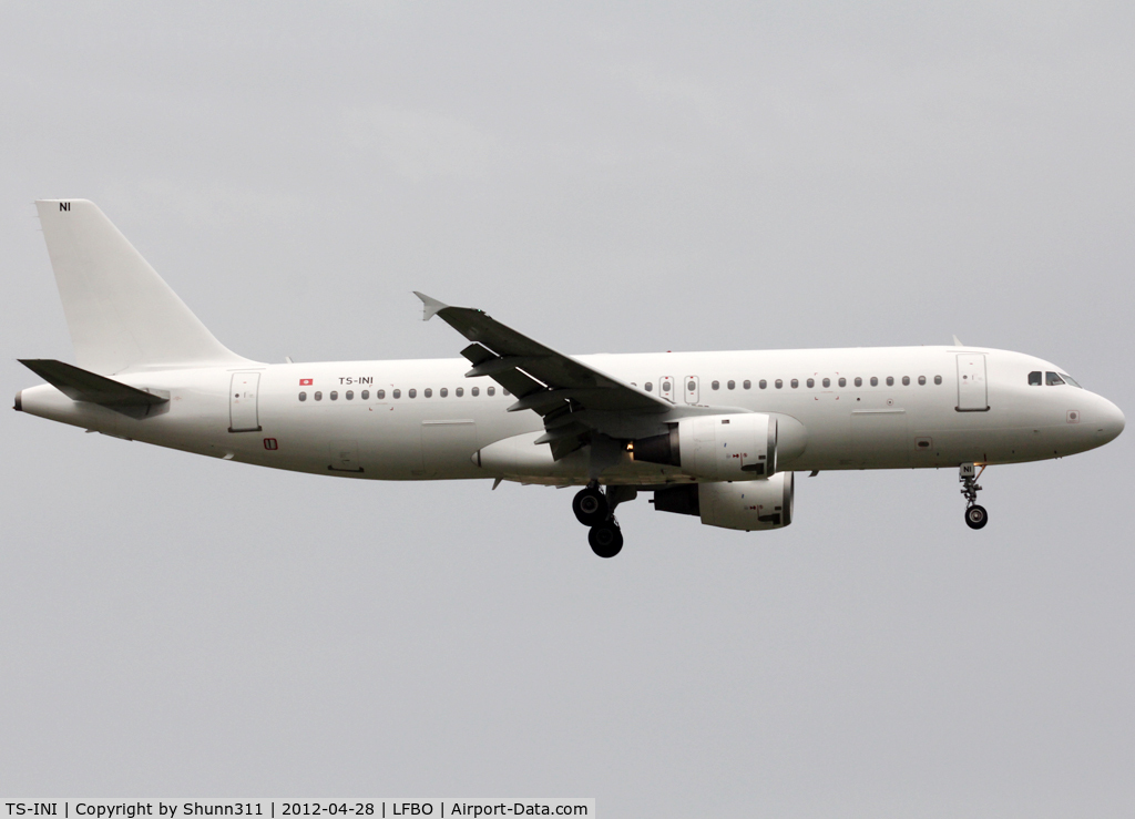 TS-INI, 1992 Airbus A320-212 C/N 301, Landing rwy 14R in all white c/s without titles now