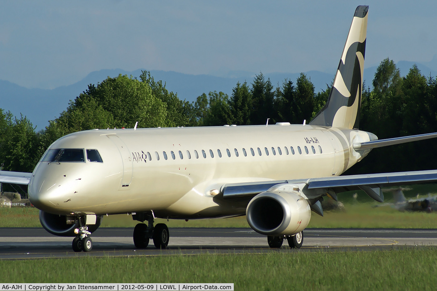 A6-AJH, 2009 Embraer ERJ-190-100ECJ Lineage 1000 C/N 19000140, A6-AJH Q LOWL