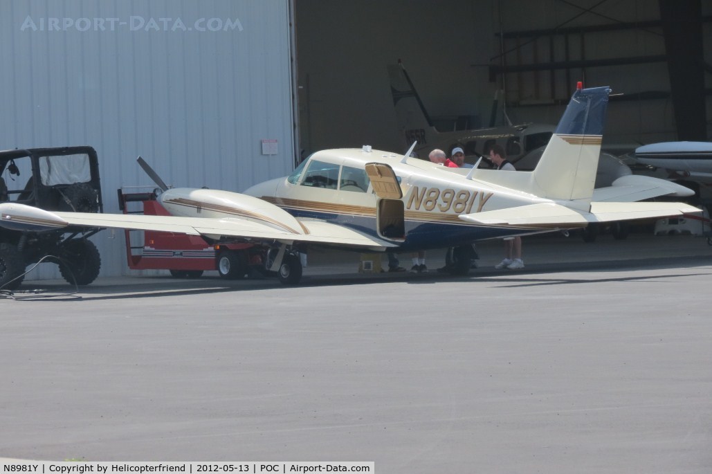 N8981Y, 1972 Piper PA-39-160 Twin Comanche C/R C/N 39-138, Gathered around and discussing at Howard Aviation
