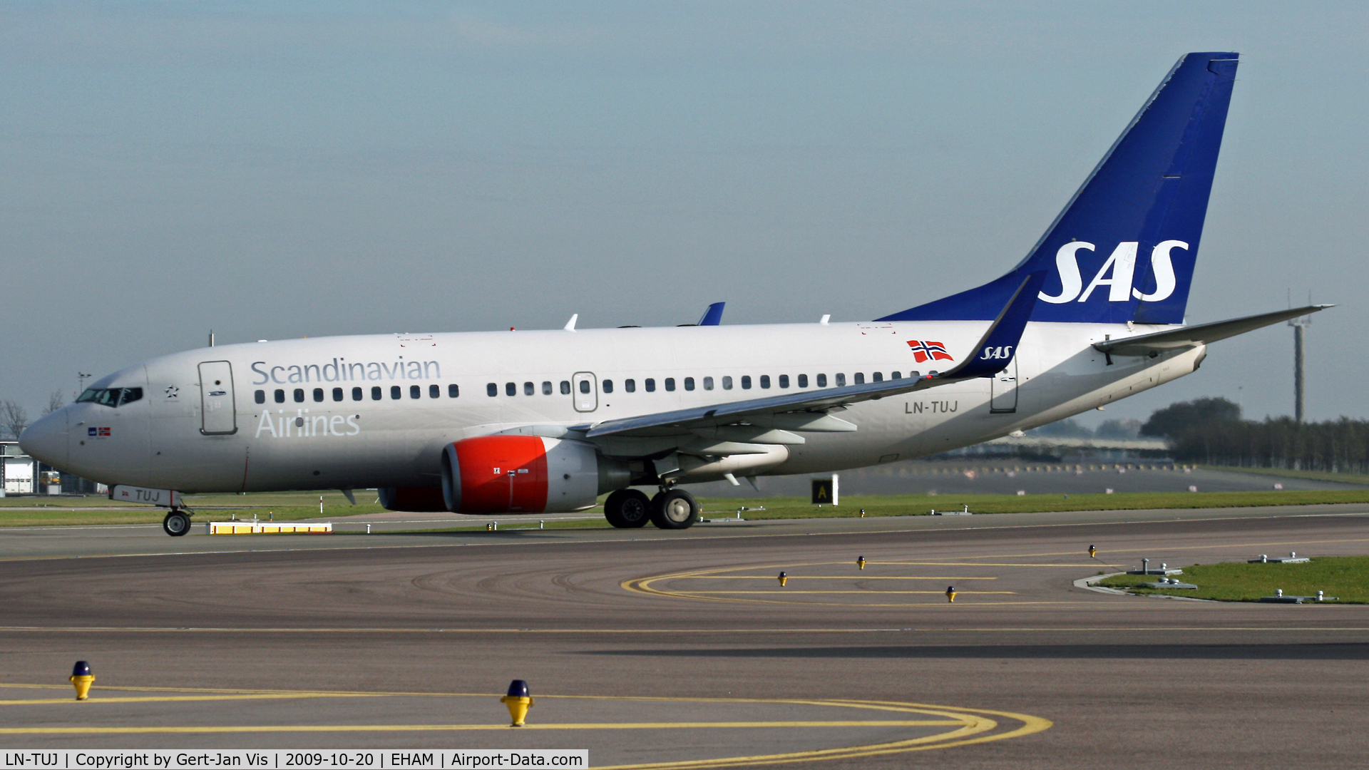 LN-TUJ, 2001 Boeing 737-705 C/N 29095, Taxiing out