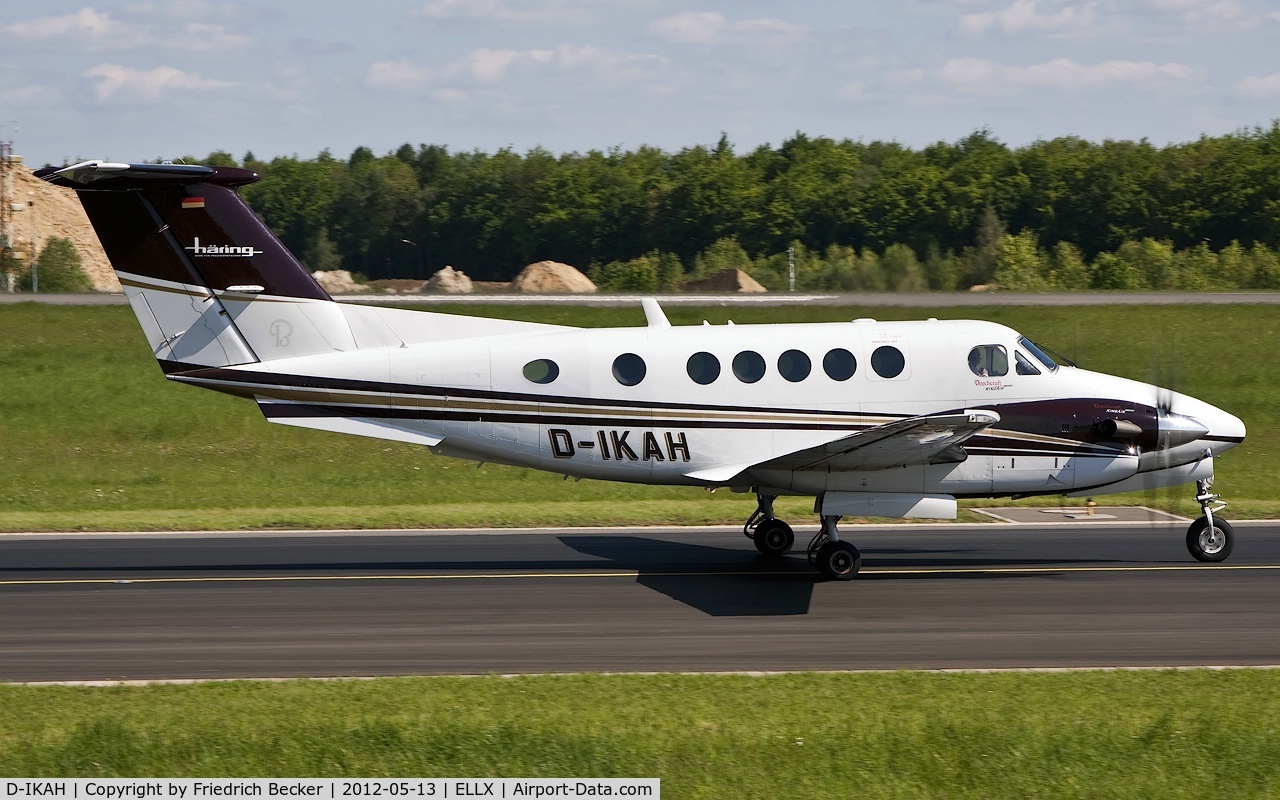 D-IKAH, 2008 Hawker Beechcraft B200GT King Air C/N BY-50, taxying to the active
