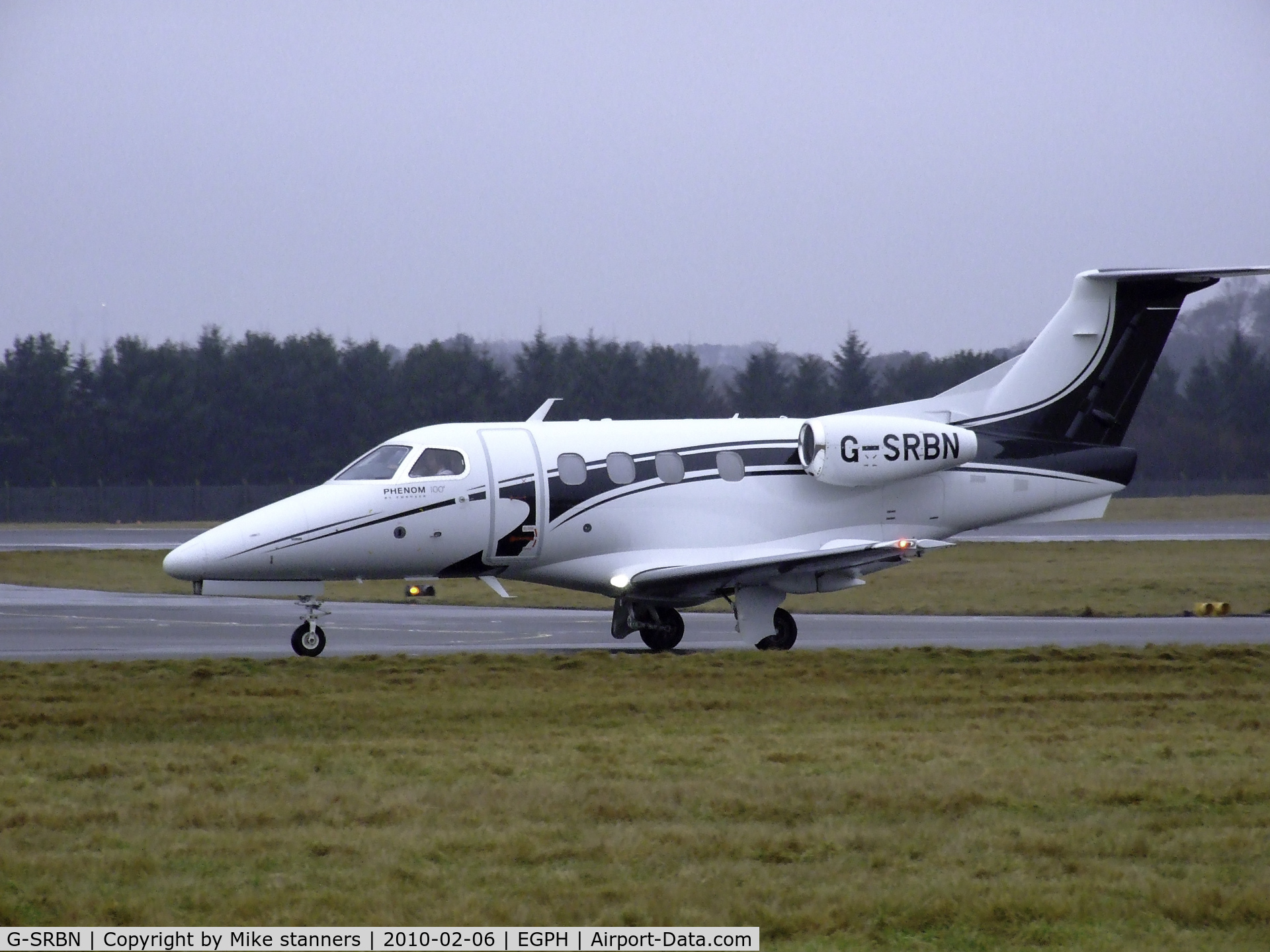 G-SRBN, 2009 Embraer EMB-500 Phenom 100 C/N 50000056, Flairjet EMB-500 Taxiing to runway 06