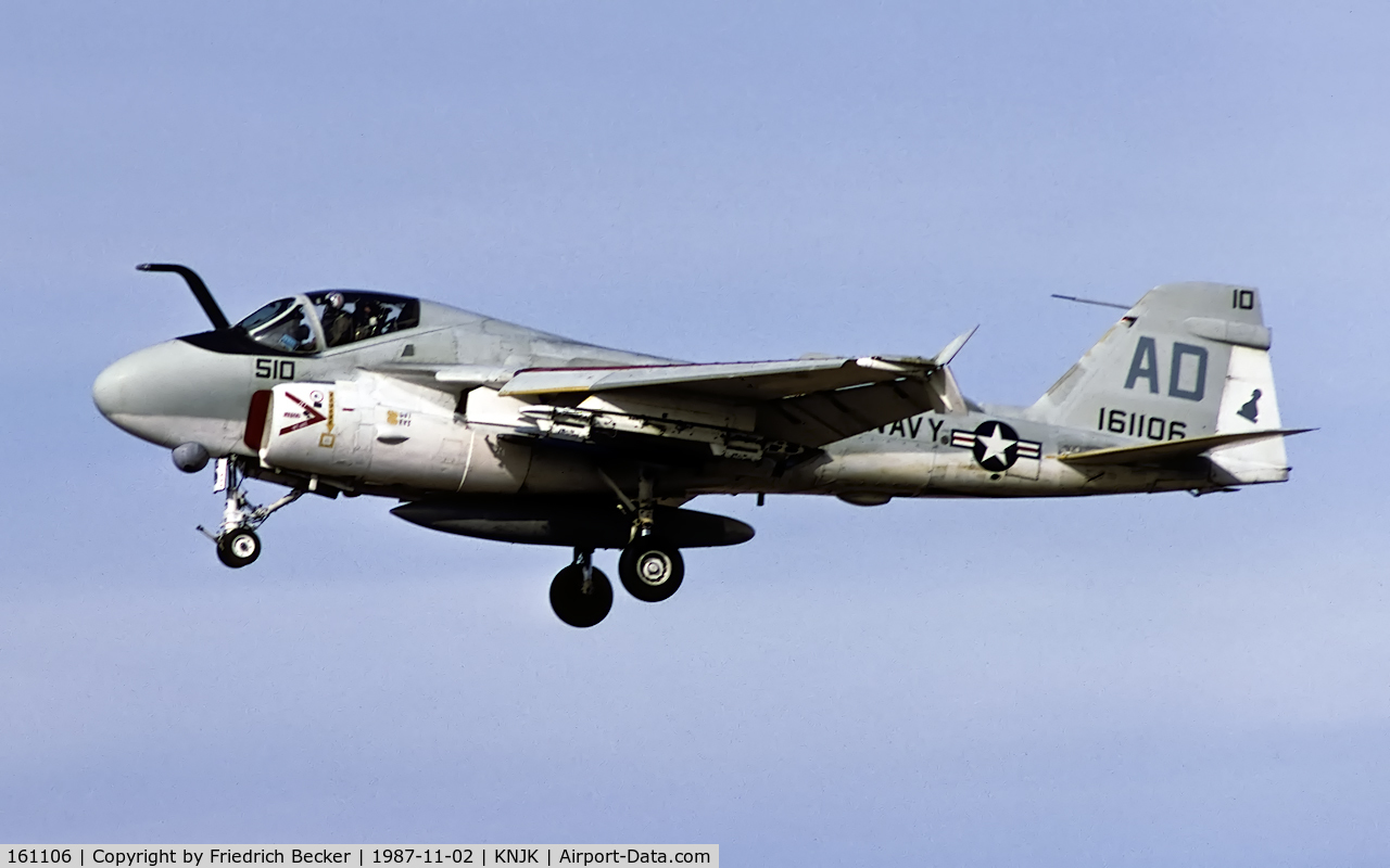 161106, Grumman A-6E Intruder C/N I-618, on final at NAF El Centro