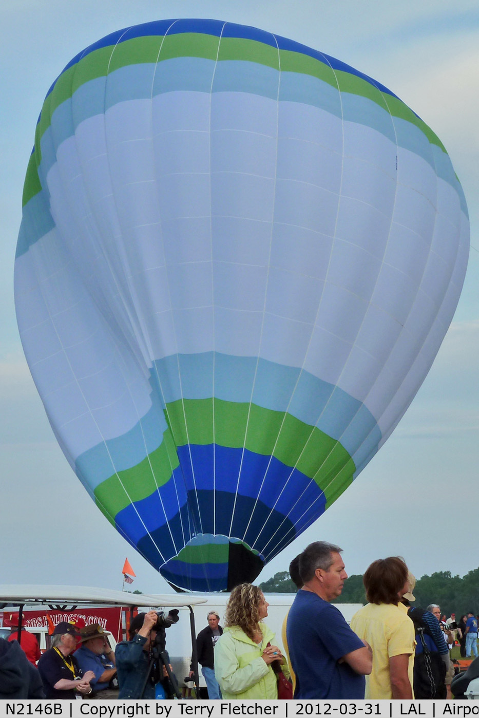 N2146B, Head Balloons AX8-105 C/N 379, The wind was too strong to allow the full inflation and mass take-off of the balloons at 2012 Sun n Fun