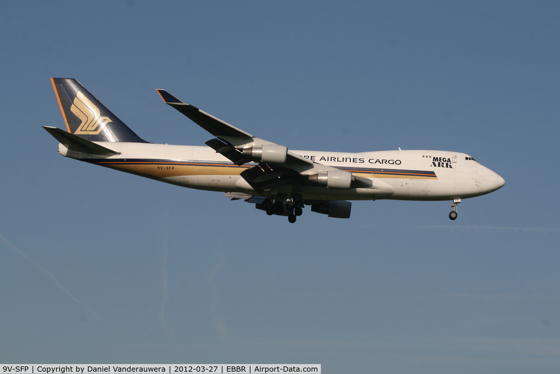 9V-SFP, 2005 Boeing 747-412F/SCD C/N 32902, Flight SQ7193 is descending to RWY 02
