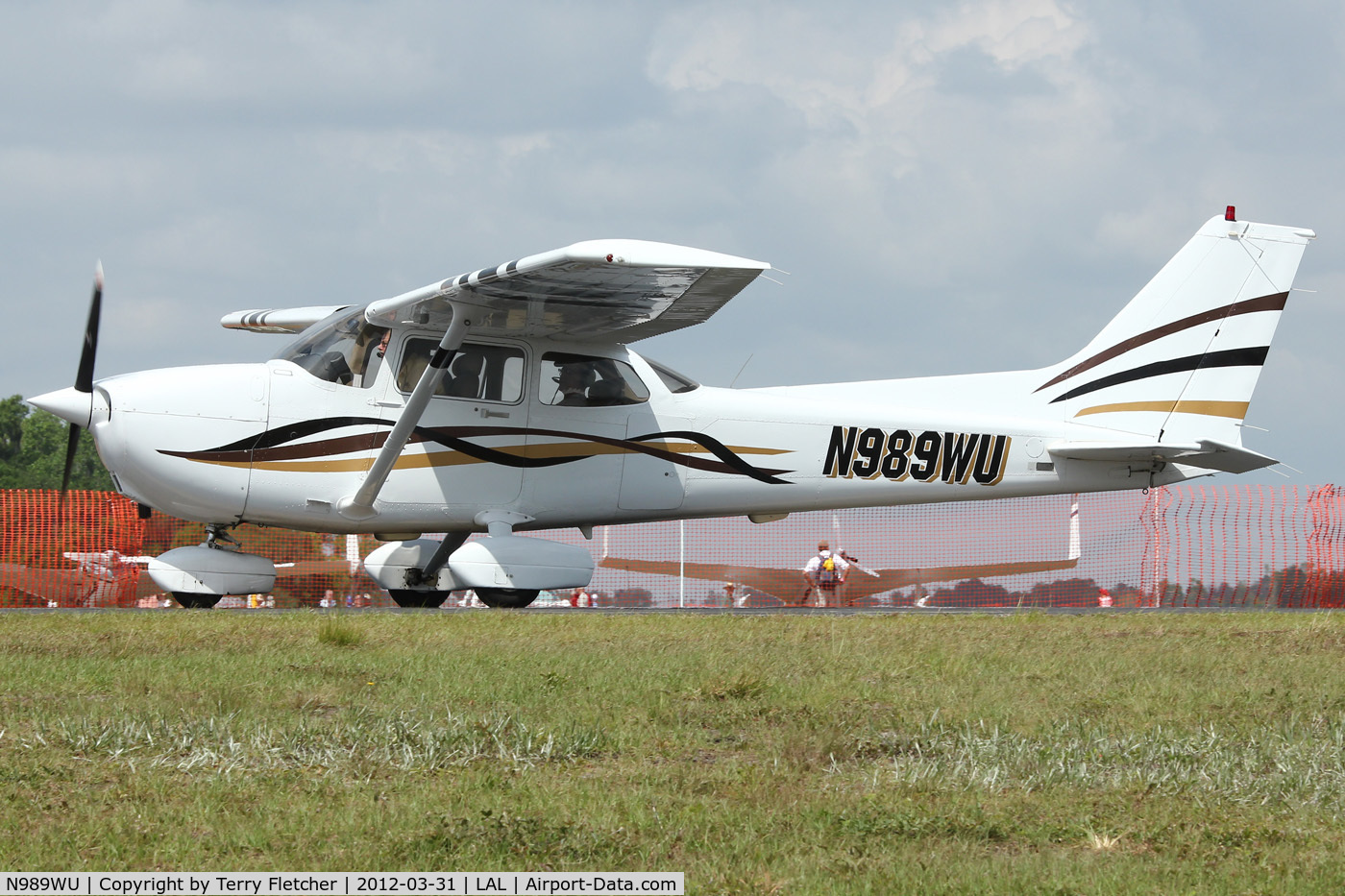 N989WU, 1998 Cessna 172R C/N 17280571, At 2012 Sun N Fun