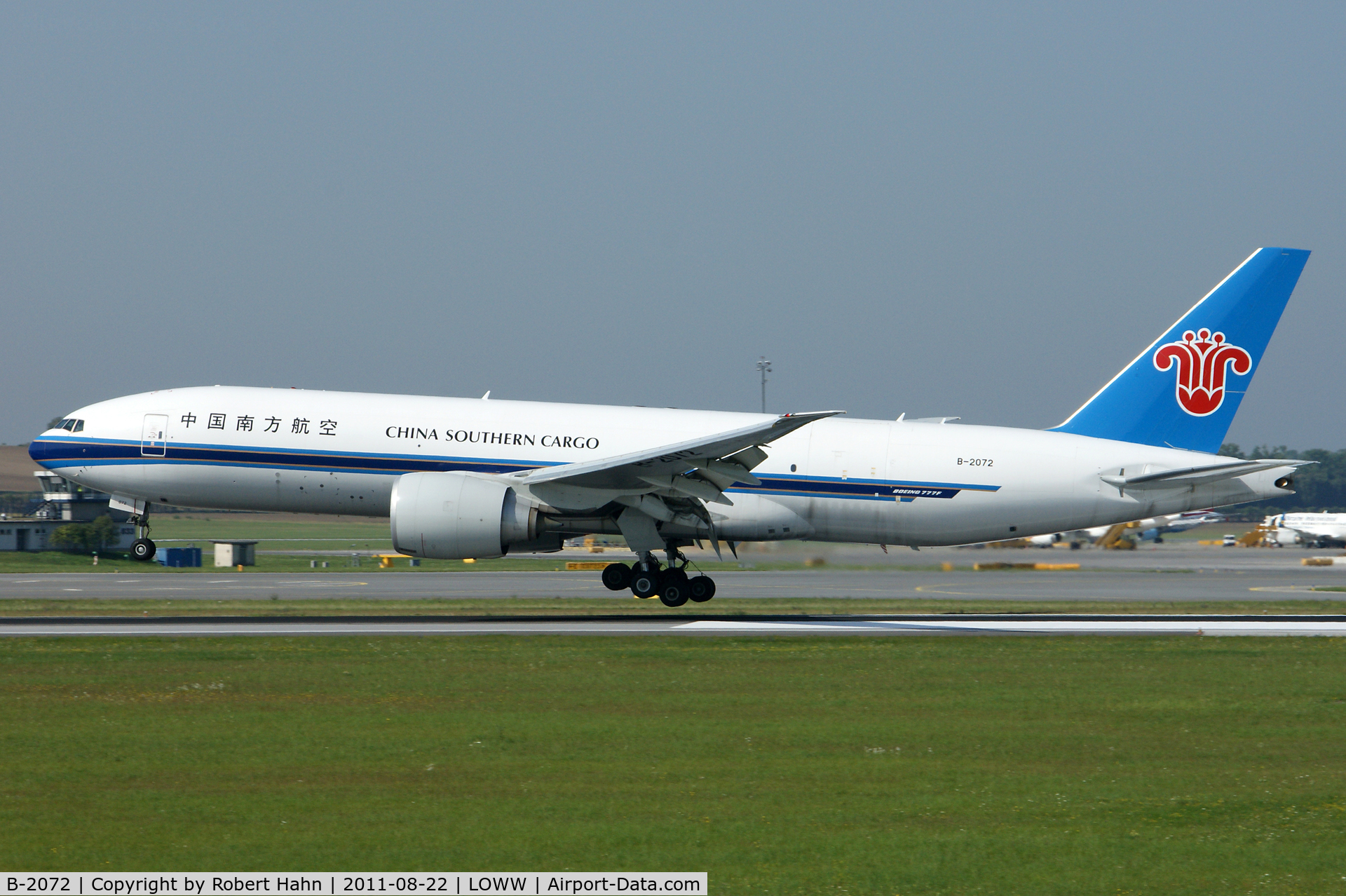 B-2072, 2009 Boeing 777-F1B C/N 37310, Touchdown RWY16