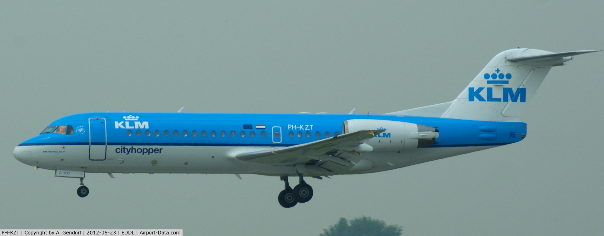 PH-KZT, 1995 Fokker 70 (F-28-0070) C/N 11541, KLM Cityhopper, on finals at Düsseldorf Int´l (EDDL)