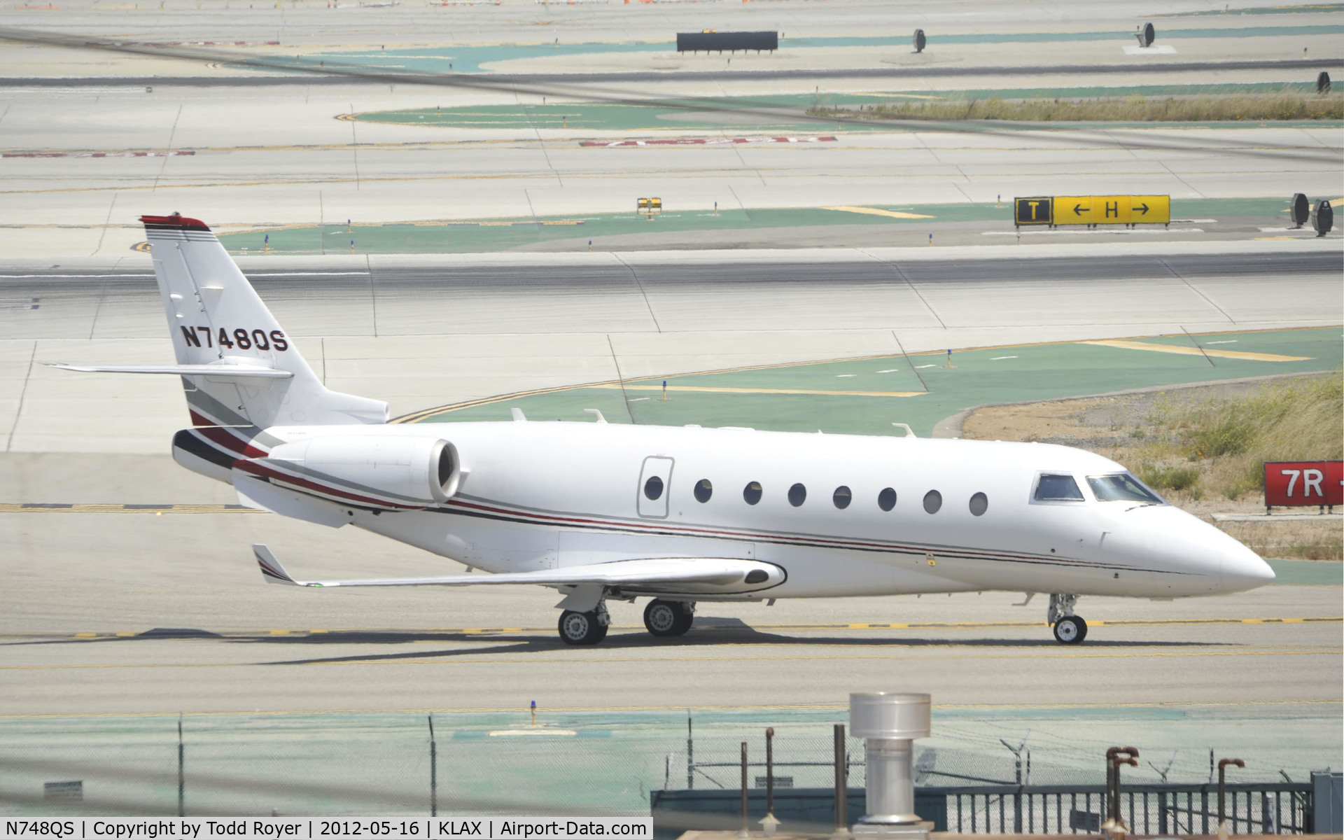 N748QS, 2006 Israel Aircraft Industries Gulfstream 200 C/N 157, Taxiing to parking at LAX