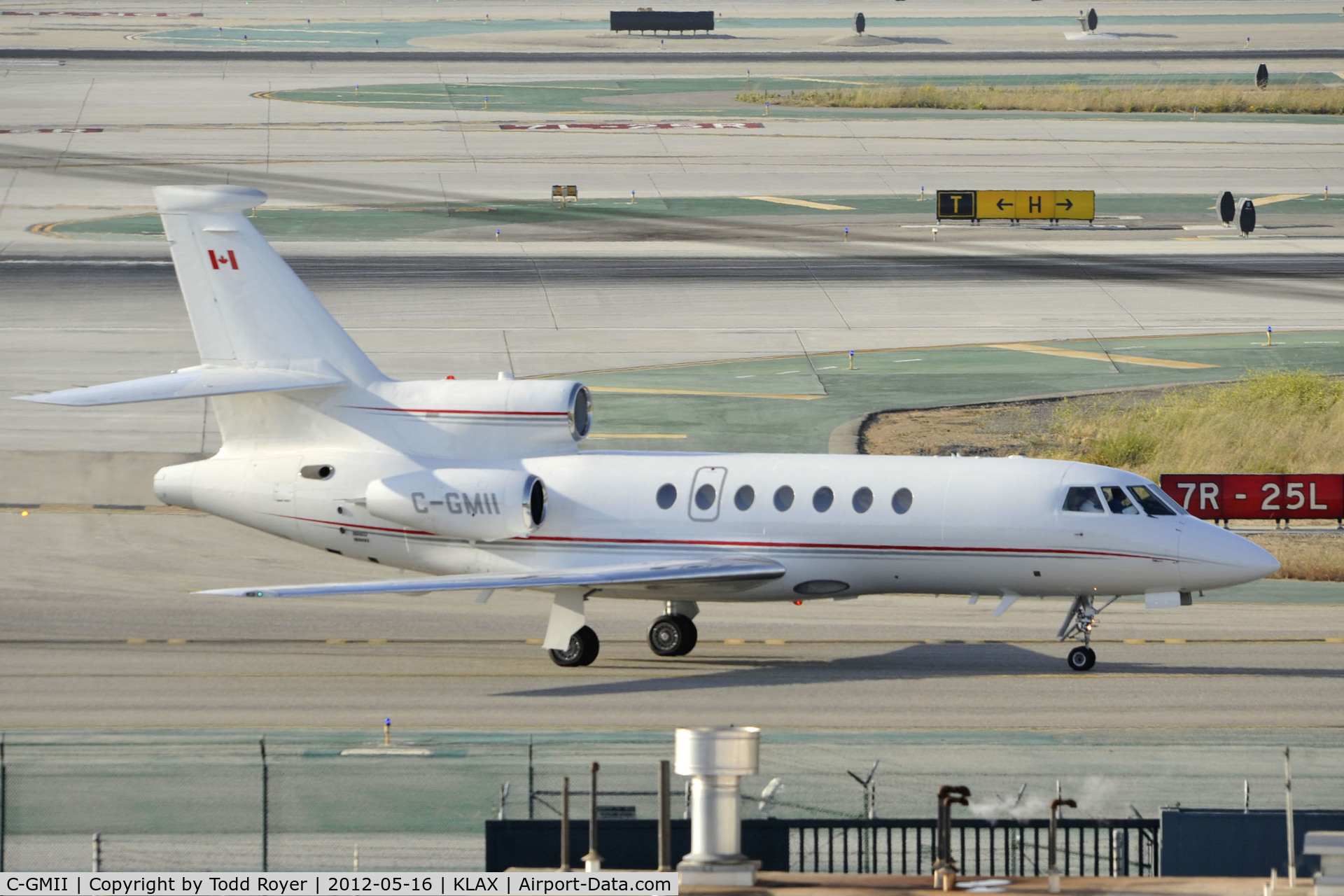 C-GMII, 2004 Dassault Falcon 50EX C/N 335, Taxiing to parking at LAX