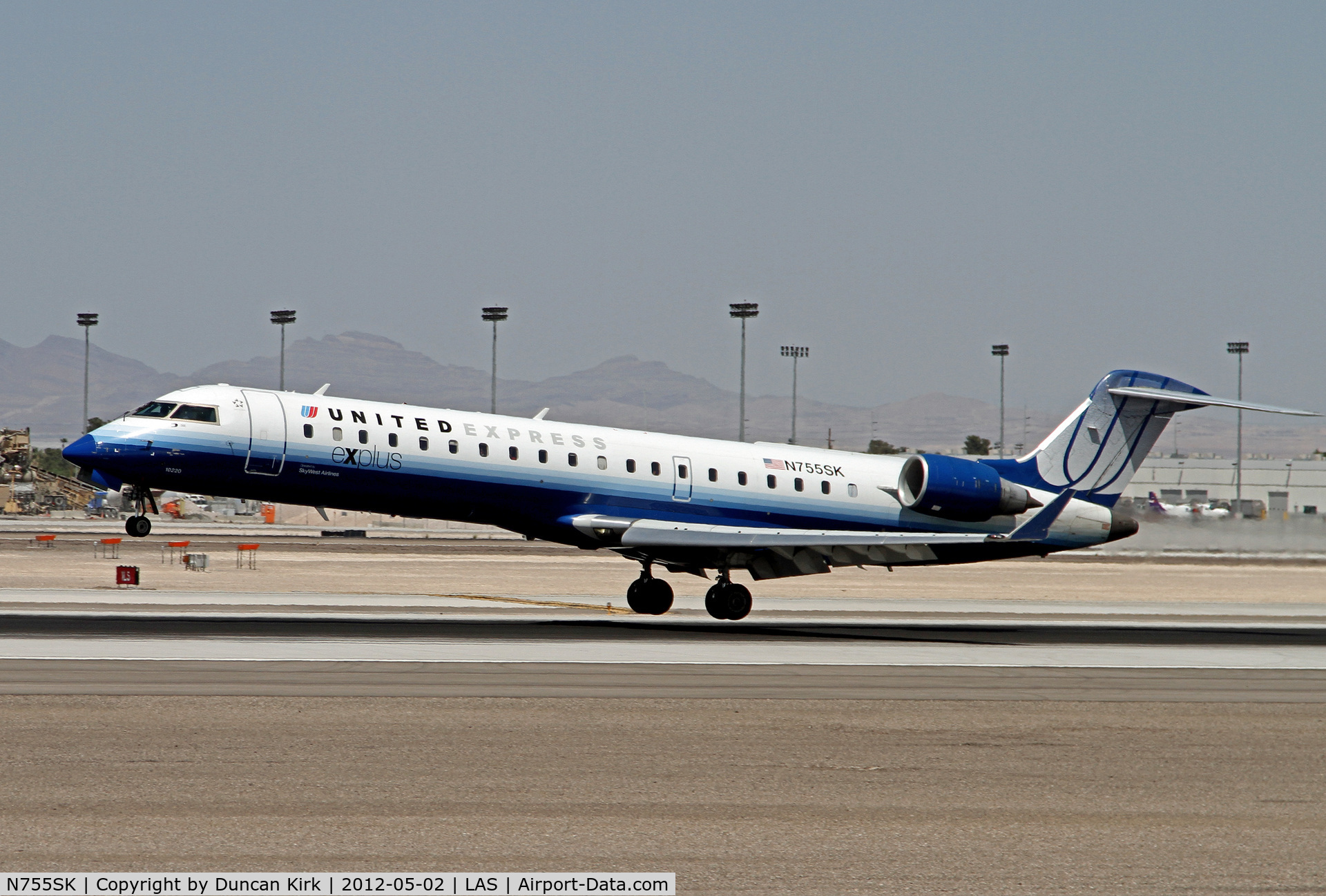 N755SK, 2005 Bombardier CRJ-700 (CL-600-2C10) Regional Jet C/N 10220, LAX commuter flight arrives
