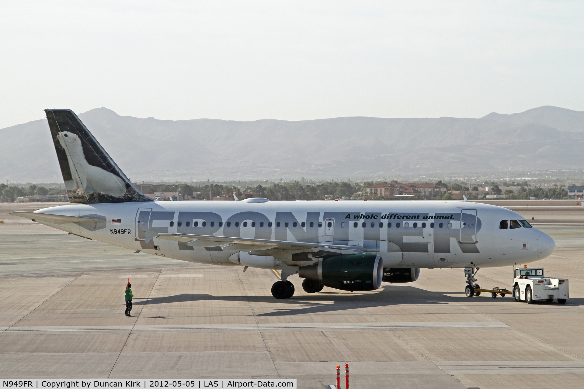 N949FR, 2006 Airbus A319-112 C/N 2857, On push back