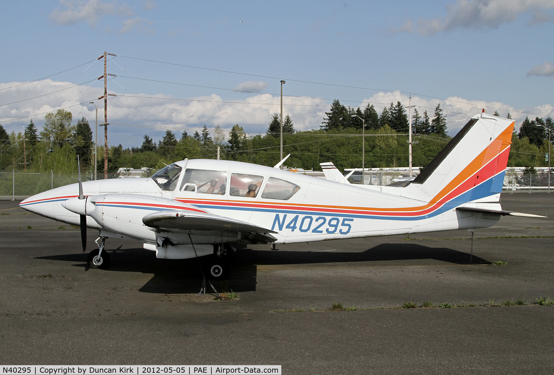 N40295, 1973 Piper PA-23-250 C/N 27-7305110, Flat tires are never a good sign.