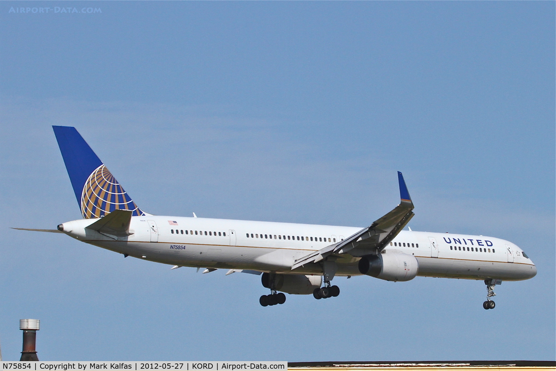N75854, 2002 Boeing 757-324 C/N 32813, United Airlines Boeing 757-324, UAL1101 arriving from Denver Int'l /KDEN , RWY 14R approach KORD.