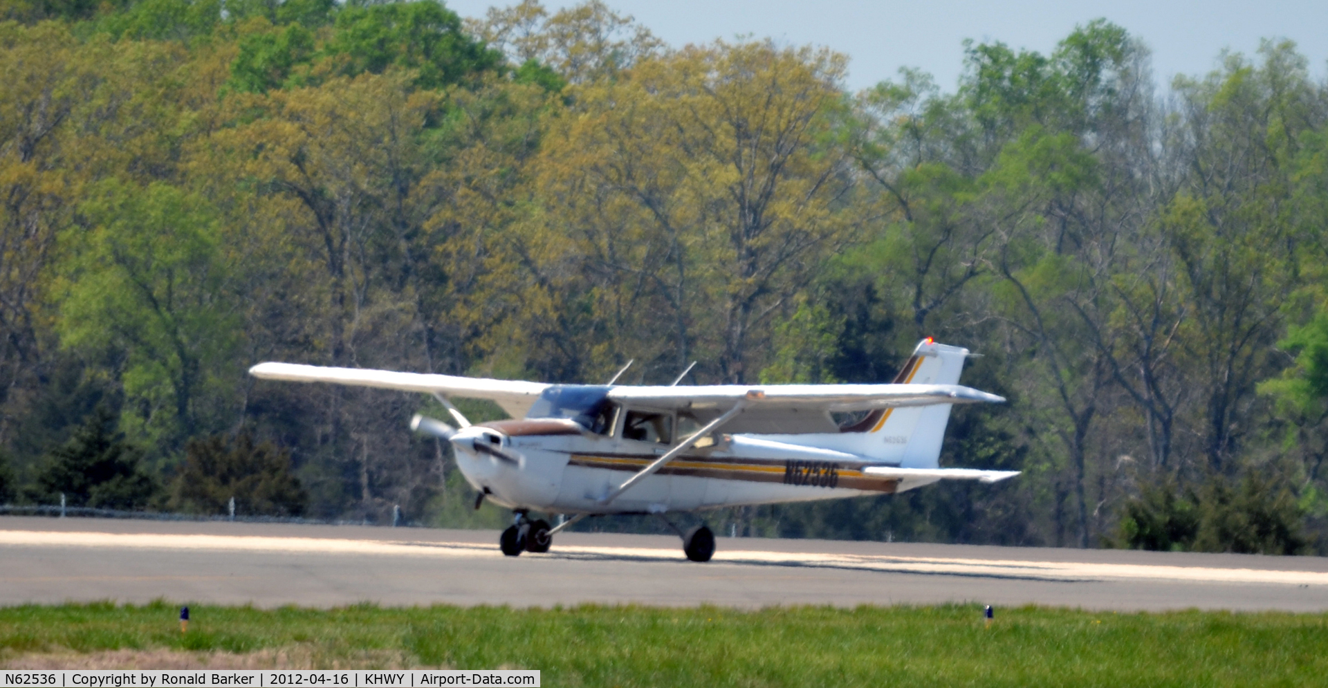 N62536, 1981 Cessna 172P C/N 17275297, Landing