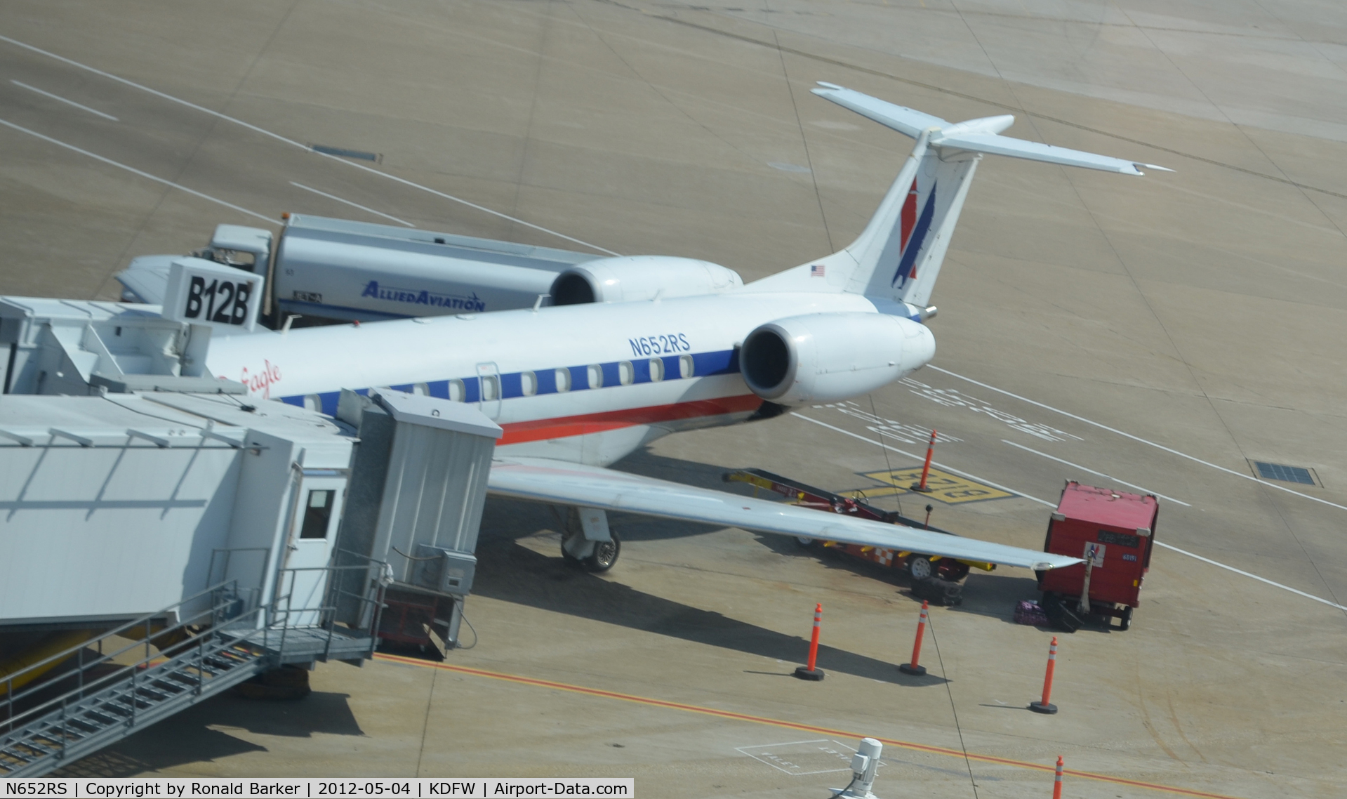 N652RS, 2001 Embraer ERJ-145LR (EMB-145LR) C/N 145432, Dallas