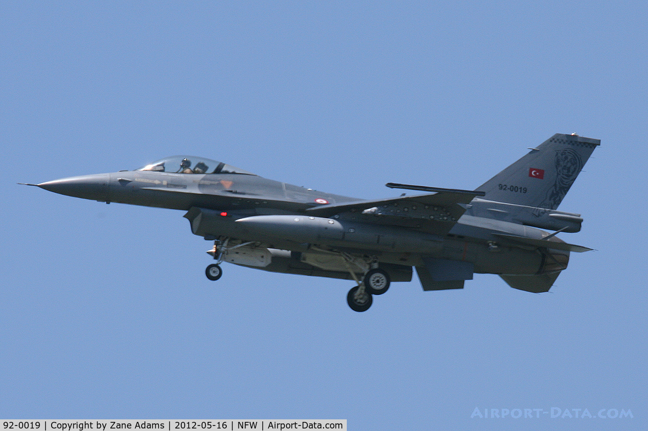 92-0019, TAI (Turkish Aerospace Industries) F-16C Fighting Falcon C/N 4R-120, USAF F-16 flying F-35 chase at NASJRB Fort Worth