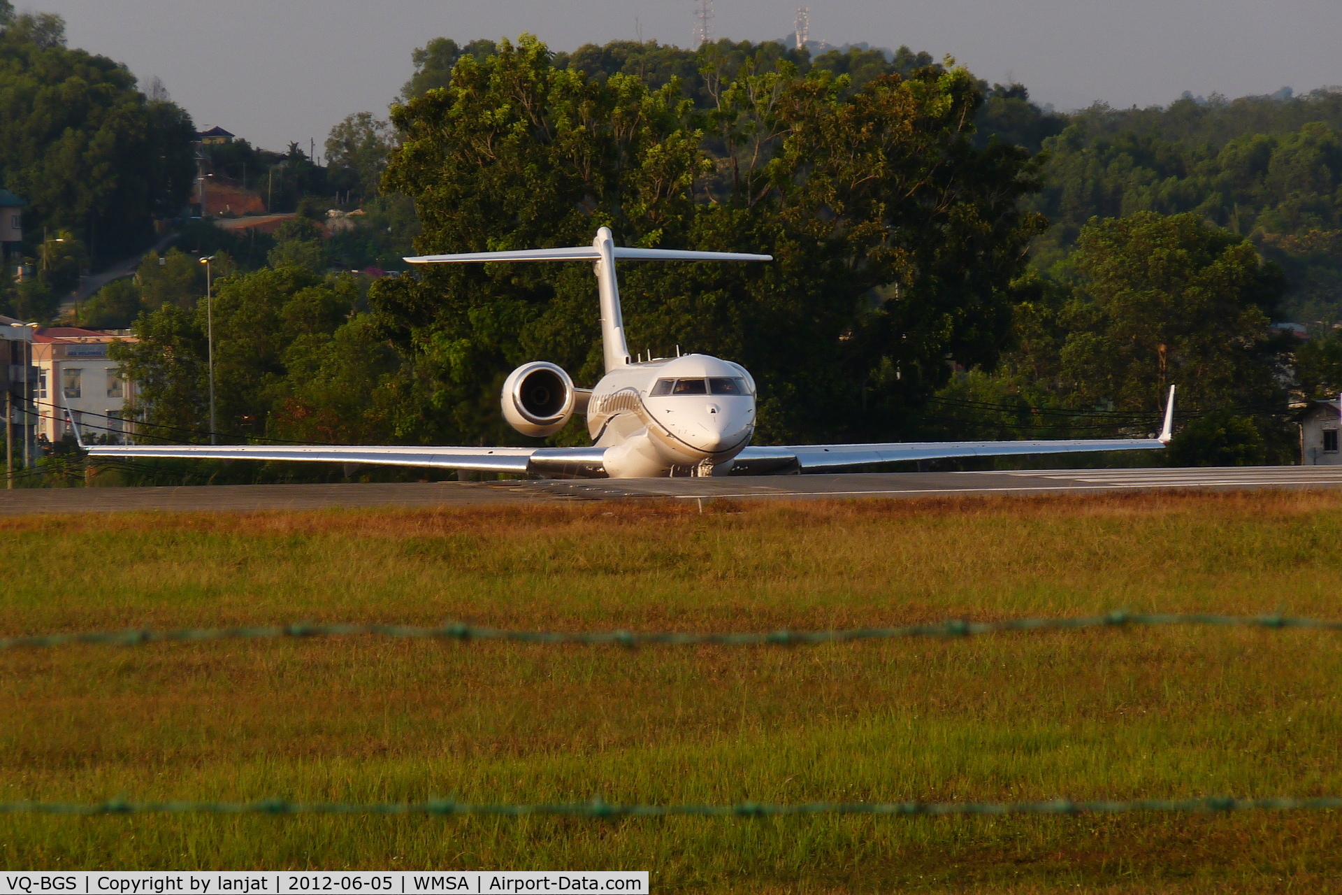 VQ-BGS, 2007 Bombardier BD-700-1A10 Global Express XRS C/N 9254, Hold At Gate